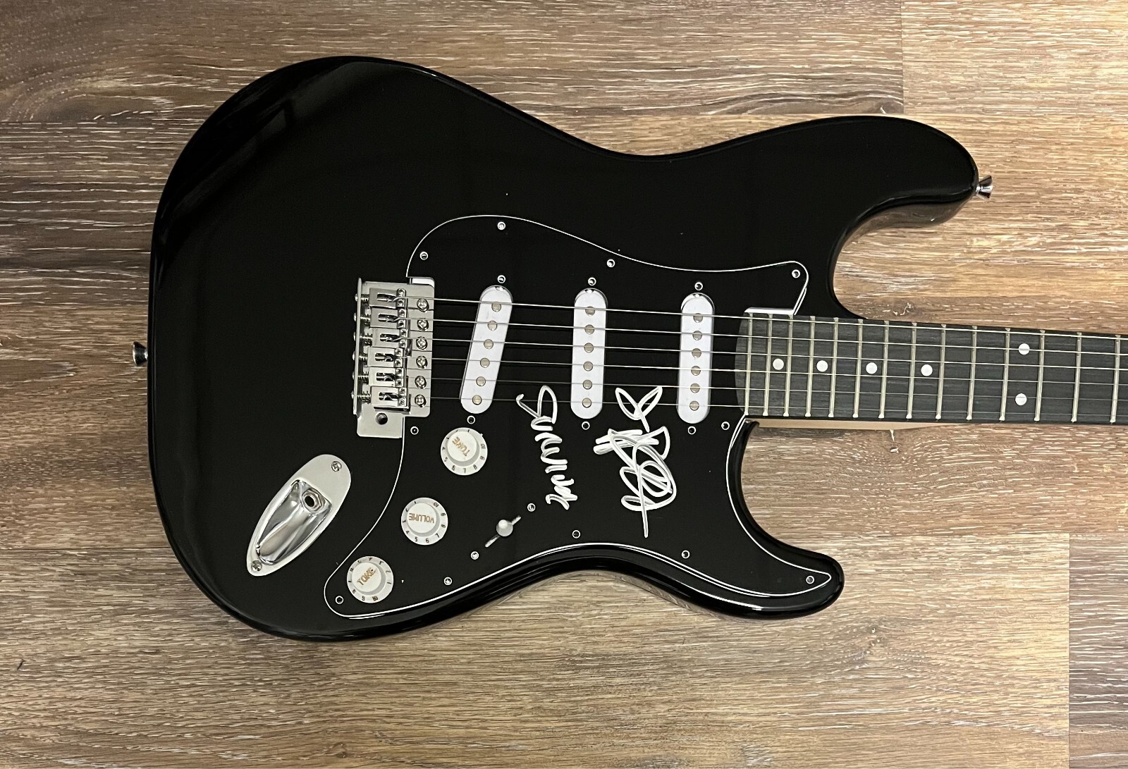 * JIM PETERIK * signed electric guitar * SURVIVOR * EYE OF THE TIGER * 3