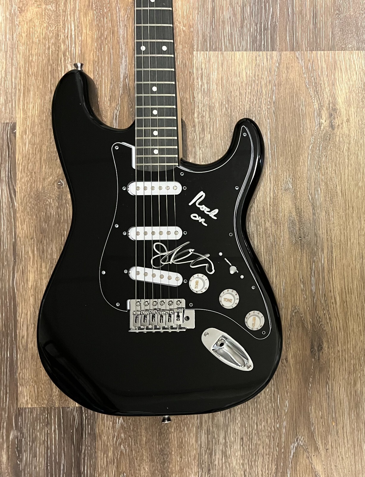 * JIM PETERIK * signed electric guitar * SURVIVOR * EYE OF THE TIGER * 5