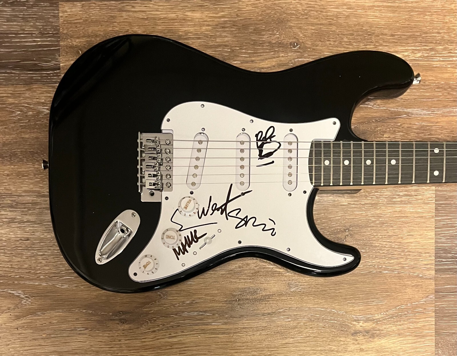 * PAVEMENT * signed electric guitar * STEPHEN MALKMUS, BOB, WESTY, MARK & SPIRAL