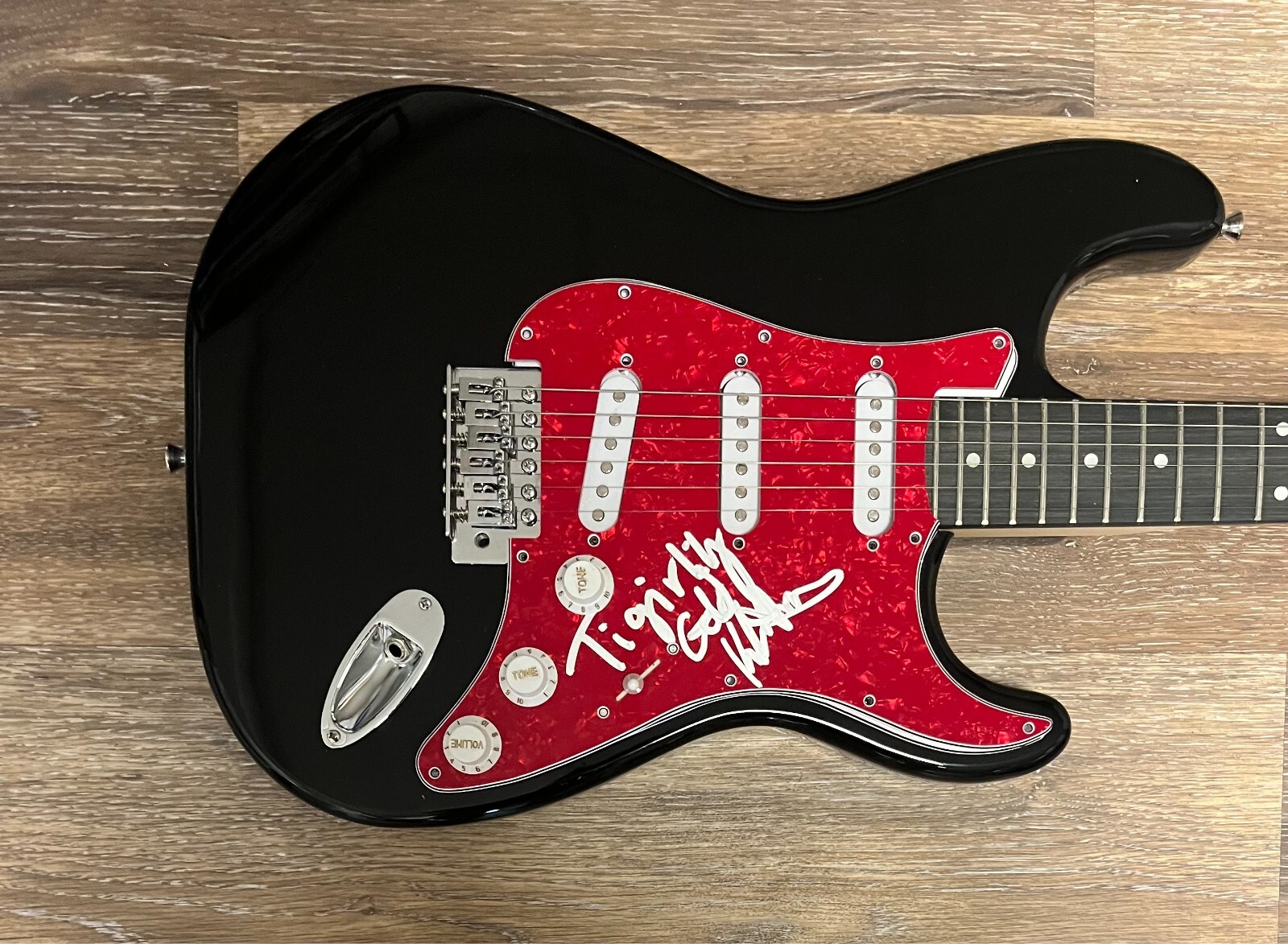 * TIGIRLILY GOLD * signed electric guitar * KENDRA & KRISTA *