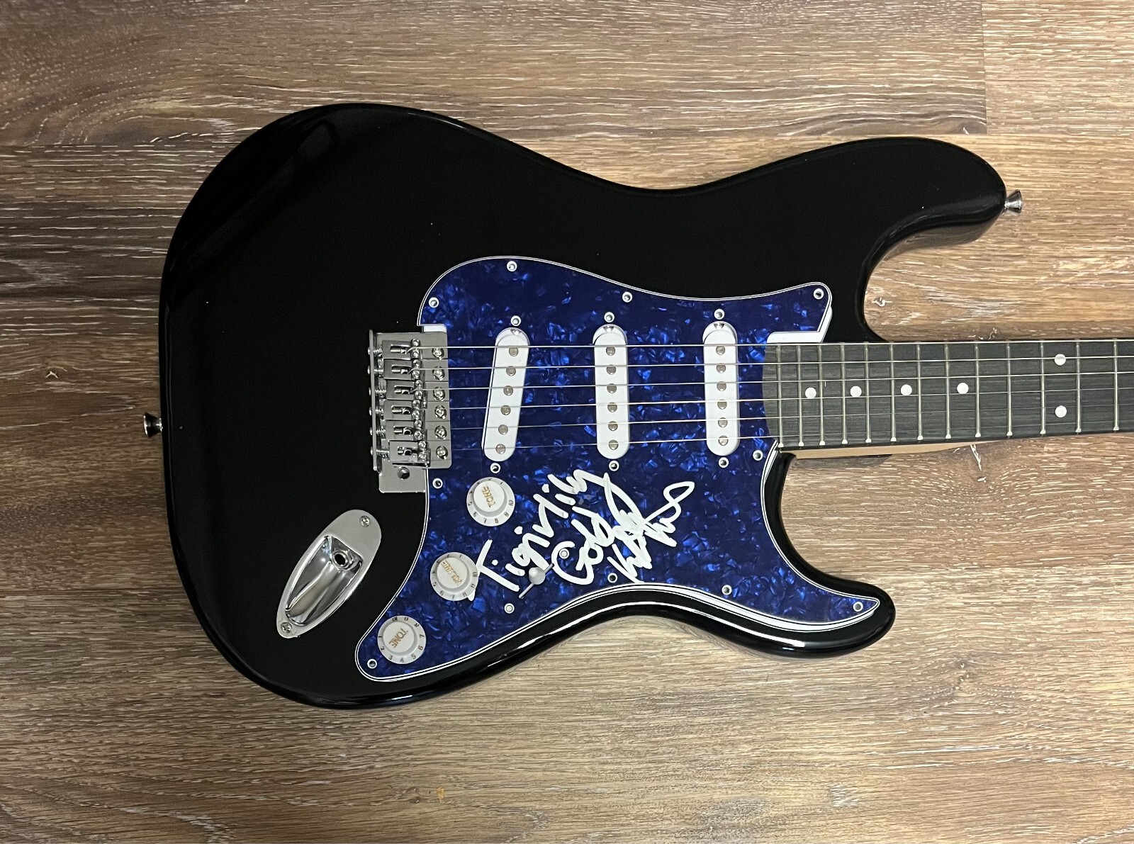 * TIGIRLILY GOLD * signed electric guitar * KENDRA & KRISTA *