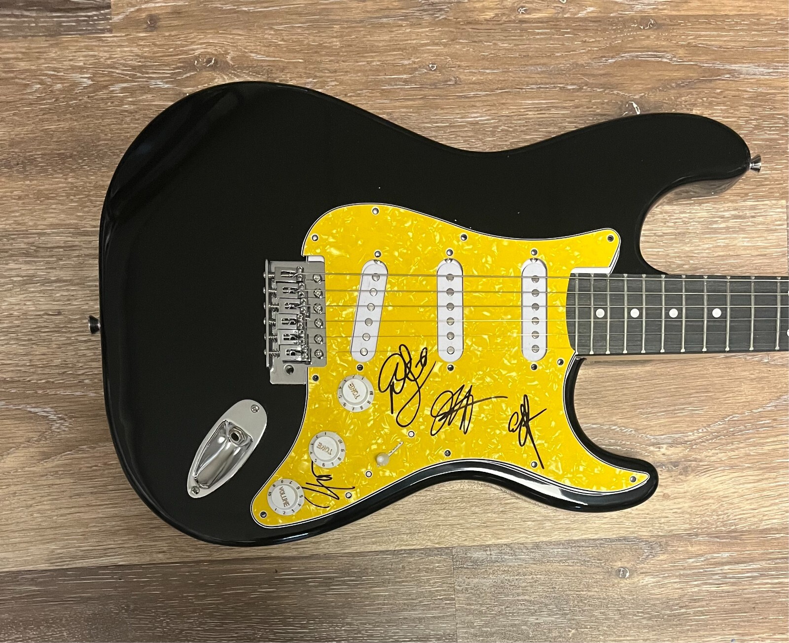 * STONE TEMPLE PILOTS * signed electric guitar * ERIK, DEAN, ROBERT & JEFF *