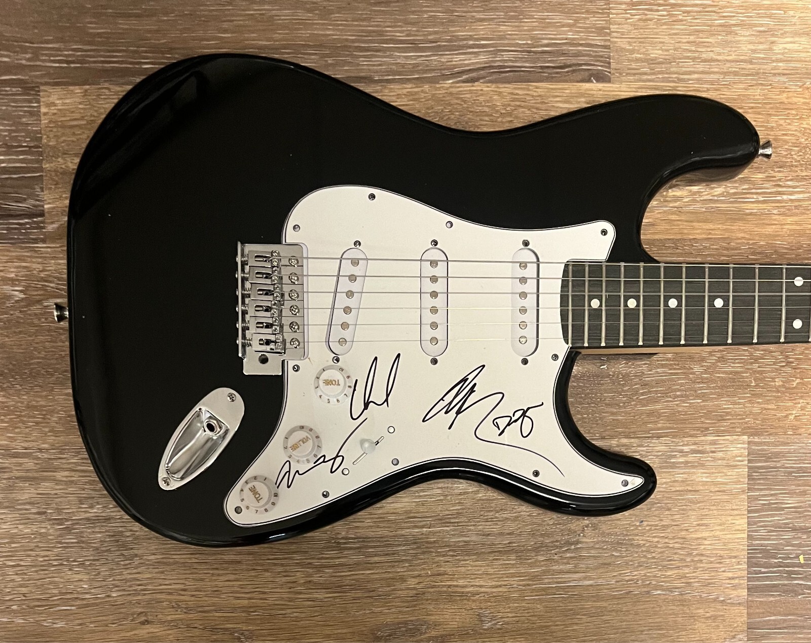 * DISTURBED * signed electric guitar * DAVID DRAIMAN, DAN, MIKE & JOHN *