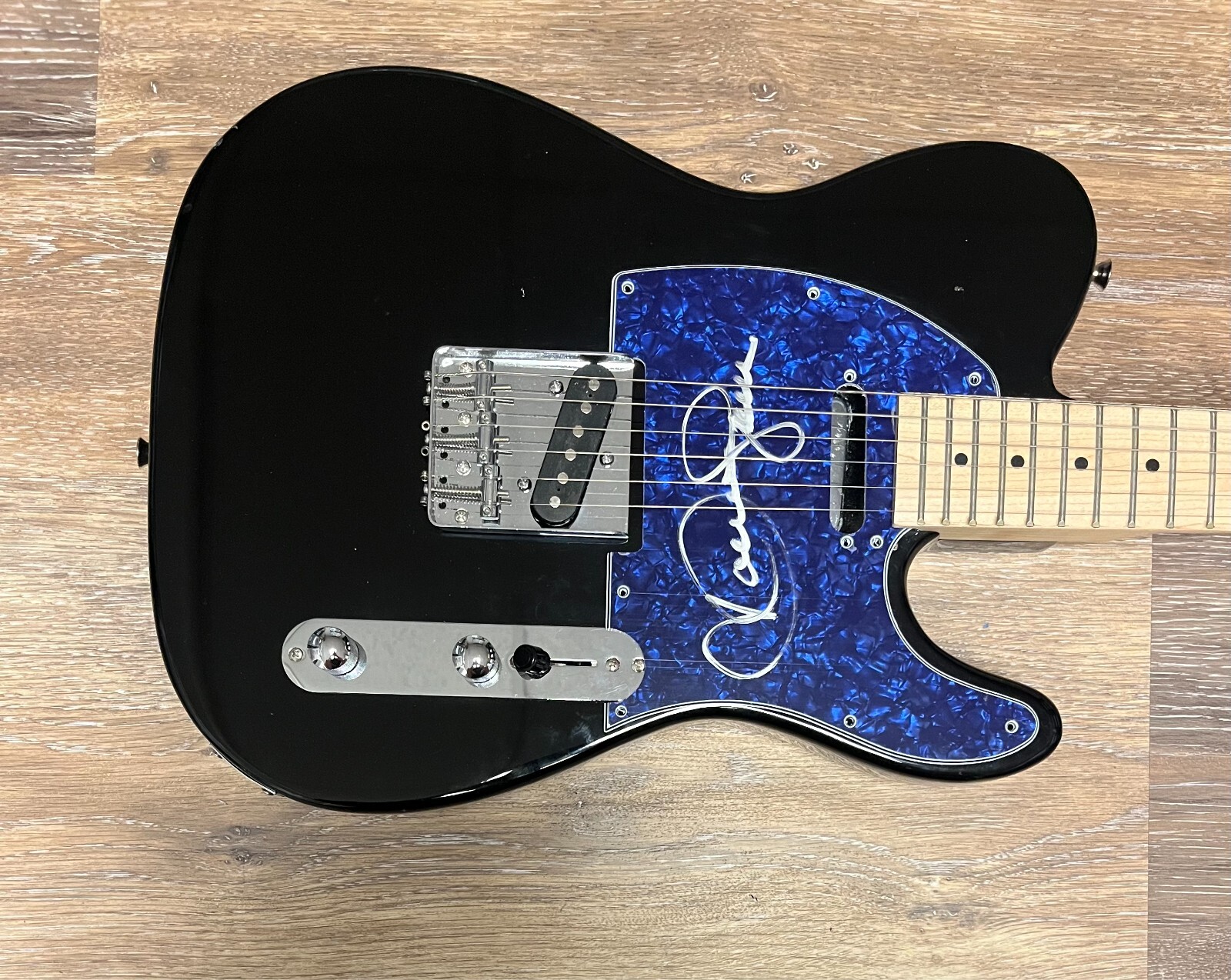 * TOMMY JAMES * signed electric guitar * THE SHONDELLS *