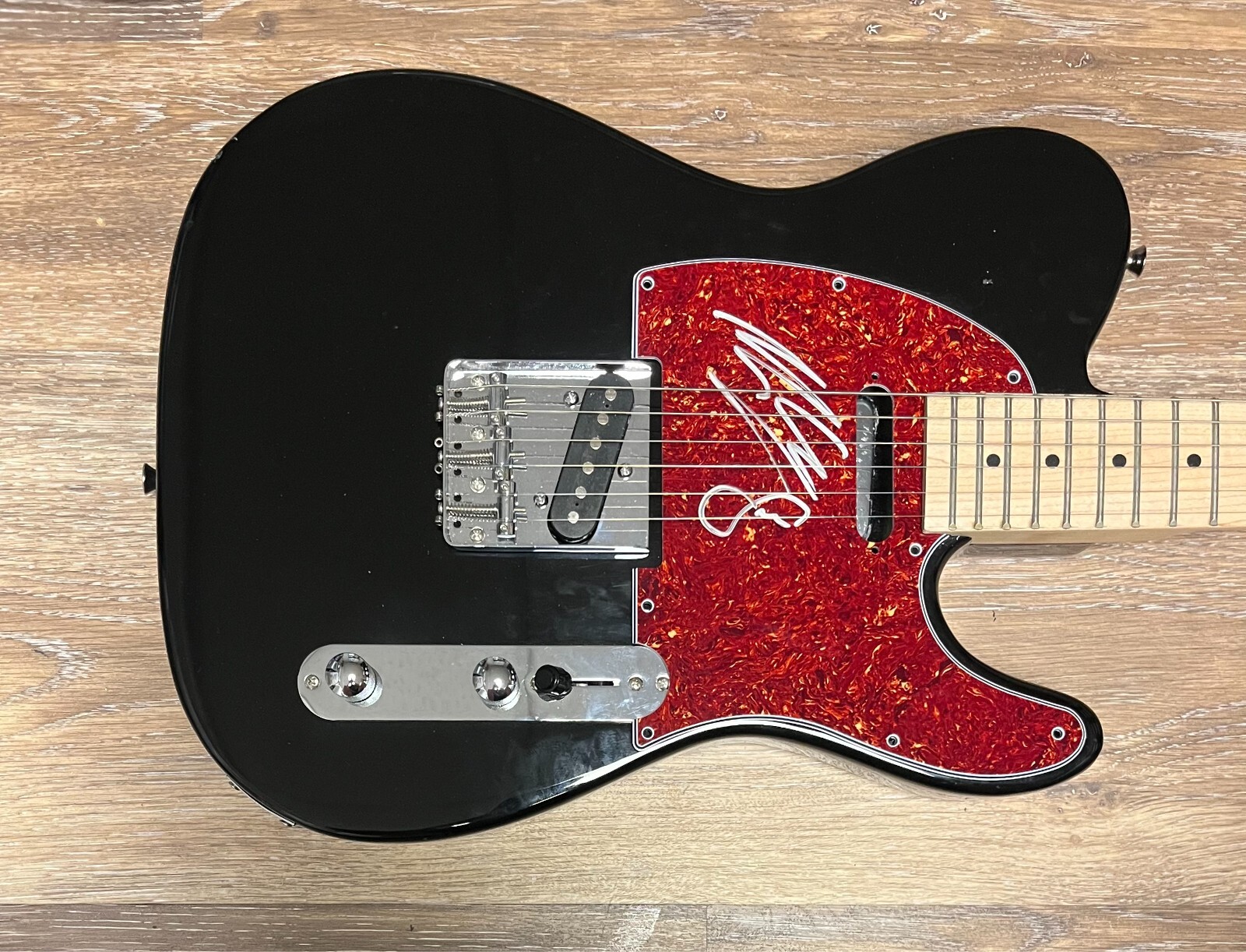 * THE WANTED * signed electric guitar * MAX GEORGE & SIVA KANESWARAN *