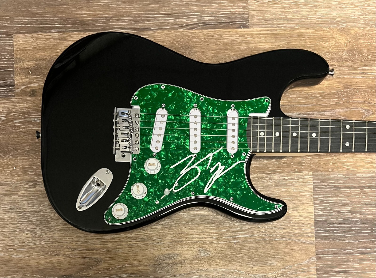 * ZACH TOP * signed electric guitar * COLD BEER & COUNTRY MUSIC *