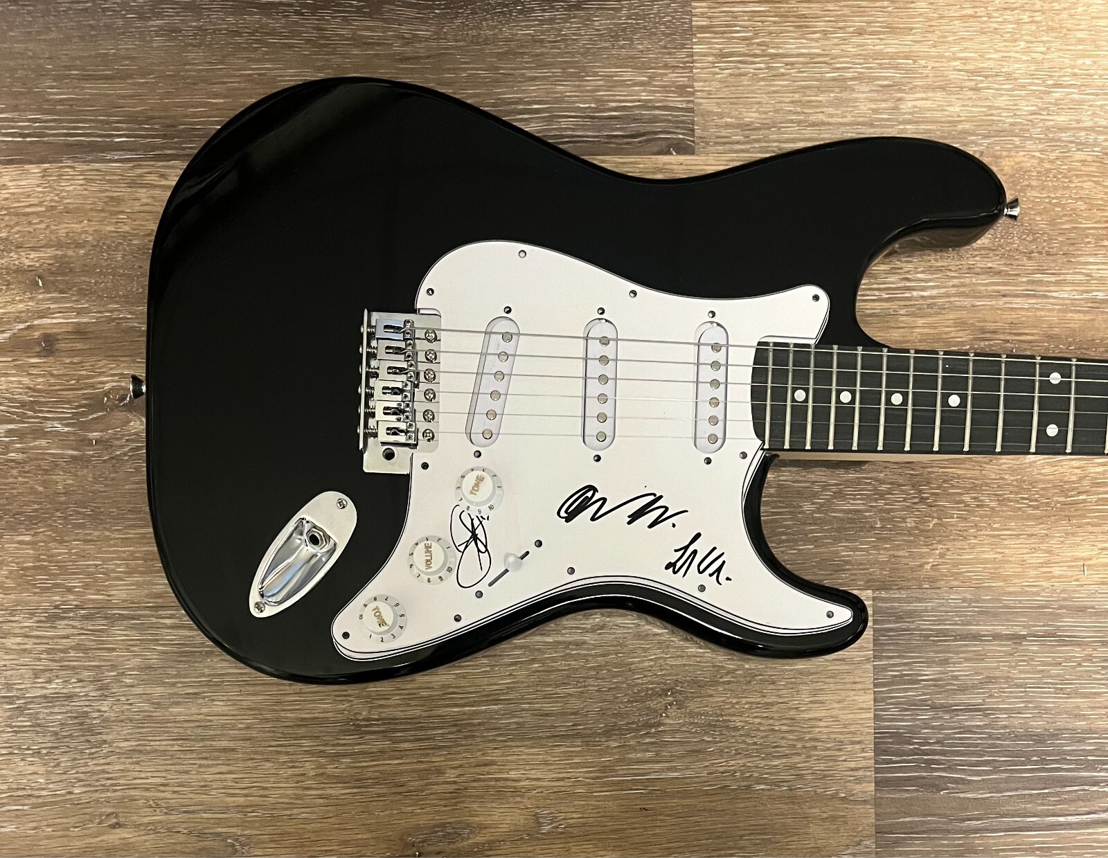 * BADBADNOTGOOD * SIGNED ELECTRIC GUITAR * CHESTER, ALEXANDER & LEYLAND * COLLECTIBLE MEMORABILIA