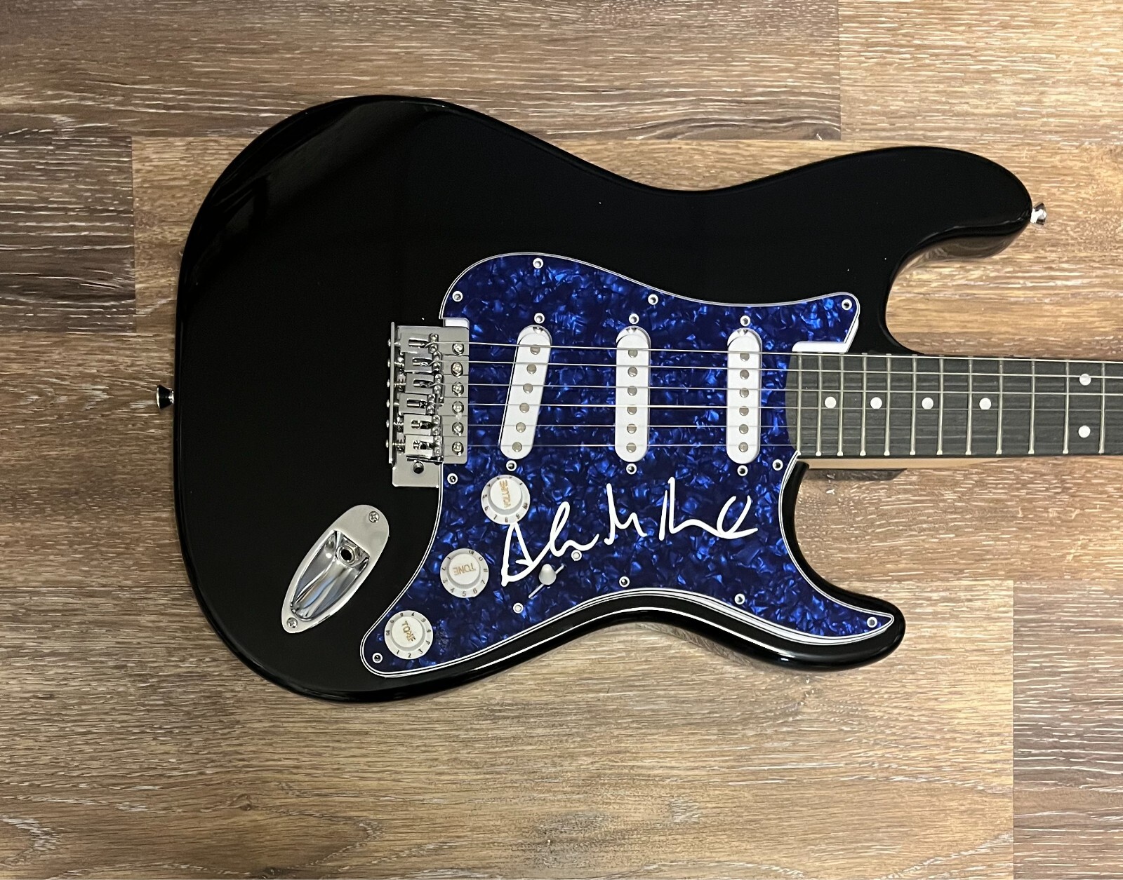 * ANDREW MCMAHON * SIGNED GUITAR * JACK’S MANNEQUIN * SOMETHING CORPORATE * COLLECTIBLE MEMORABILIA