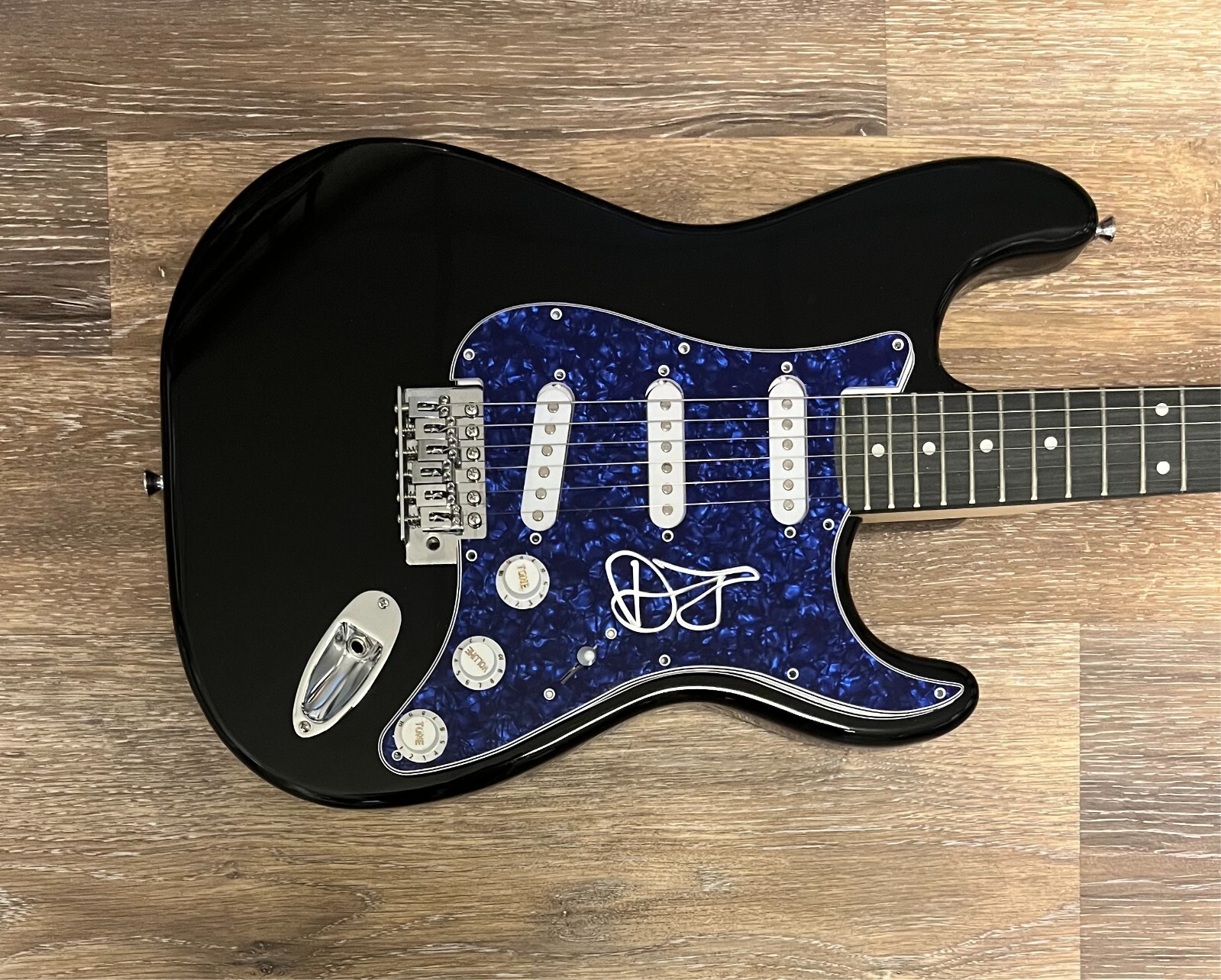 * DORA JAR * signed guitar * DORA JARKOWSKI * SHE LOVES ME *