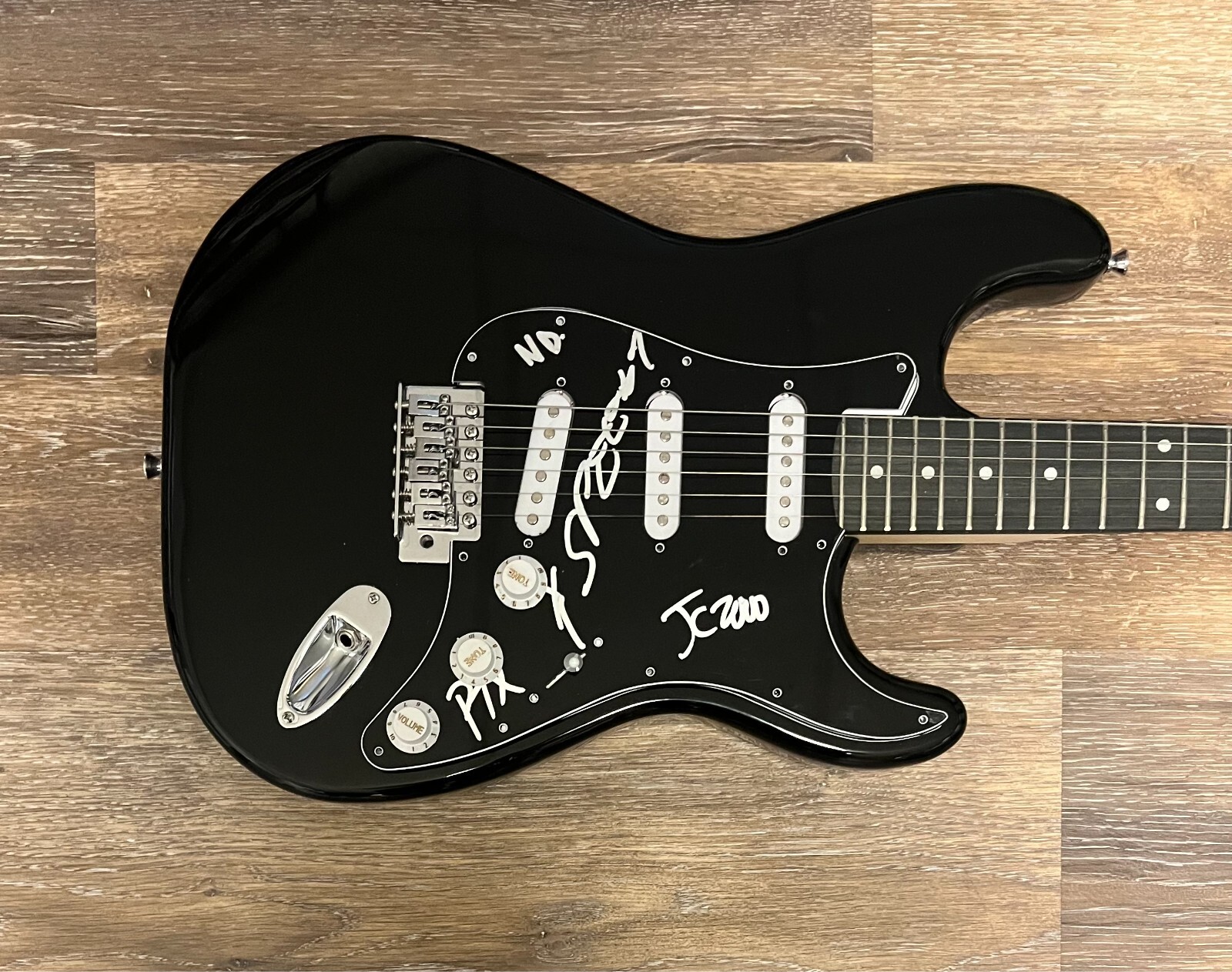 * ROCKET FROM THE CRYPT * signed guitar * SPEEDO, PETEY-X, ND, JC 2000 *