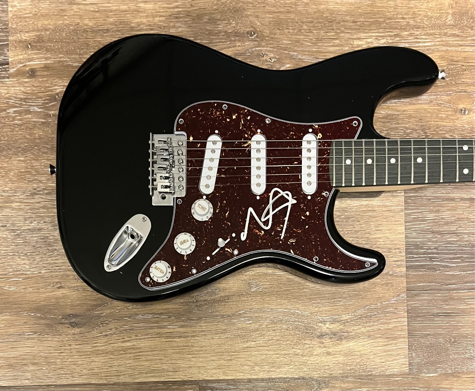 * MARTIN JOHNSON * signed guitar * BOYS LIKE GIRLS *