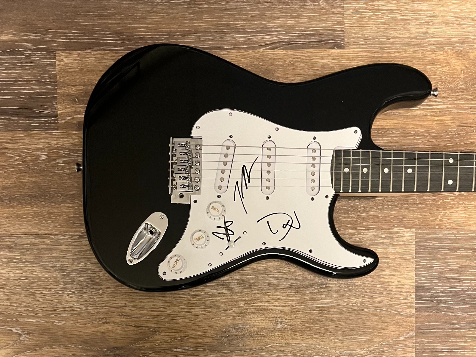 * SUNNY DAY REAL ESTATE * signed guitar * JEREMY ENIGK, DAN & WILLIAM *