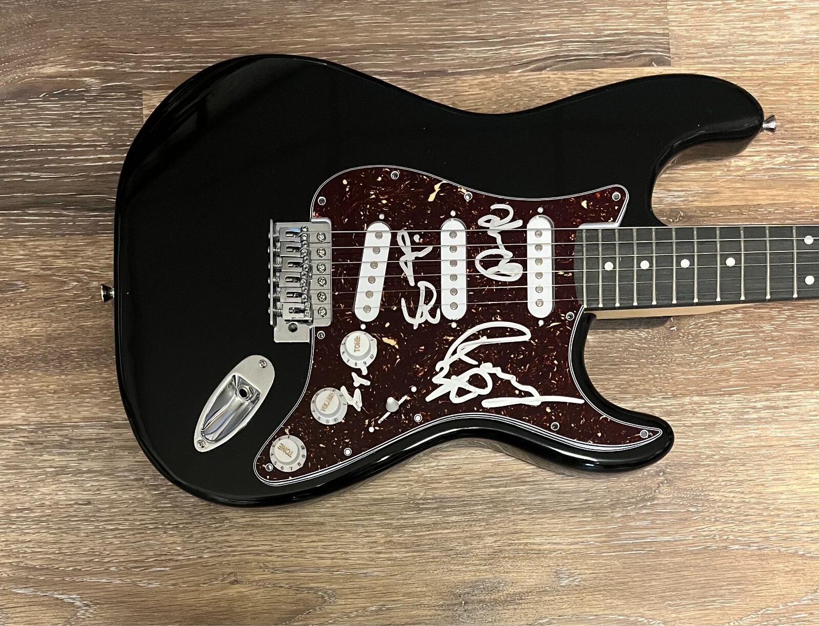 * PENNYWISE * signed guitar * JIM LINDBERG, BYRON, RANDY & FLETCHER *