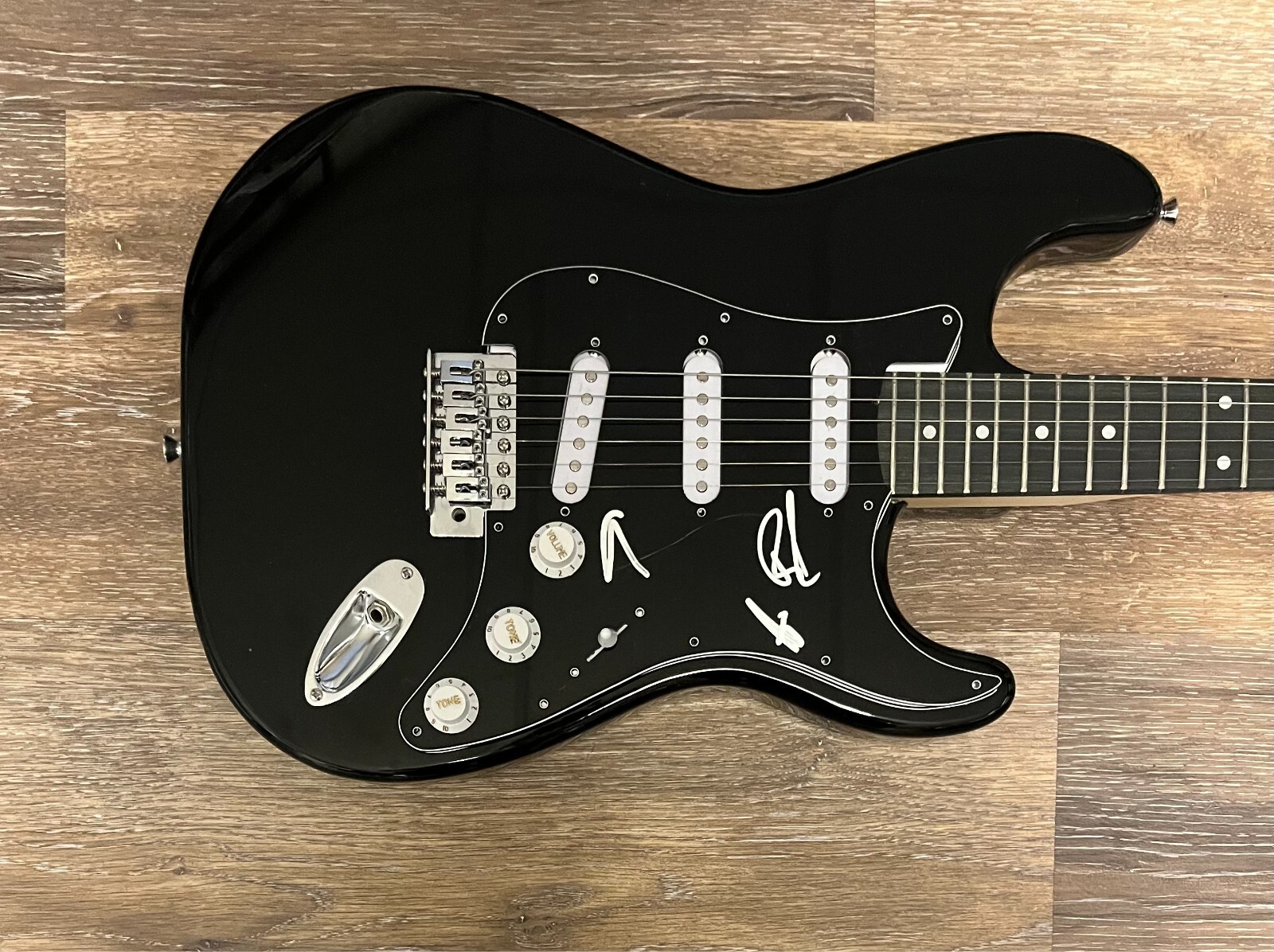 * POISON THE WELL * signed electric guitar * RYAN, CHRIS & JEFFREY *