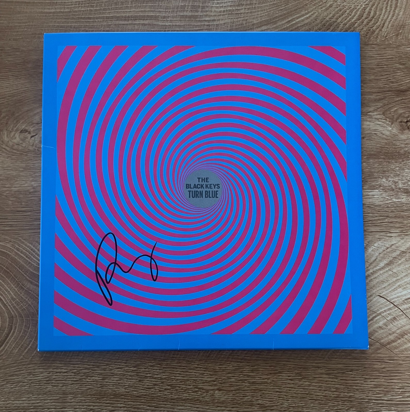 * THE BLACK KEYS * signed vinyl album * TURN BLUE * PATRICK CARNEY *