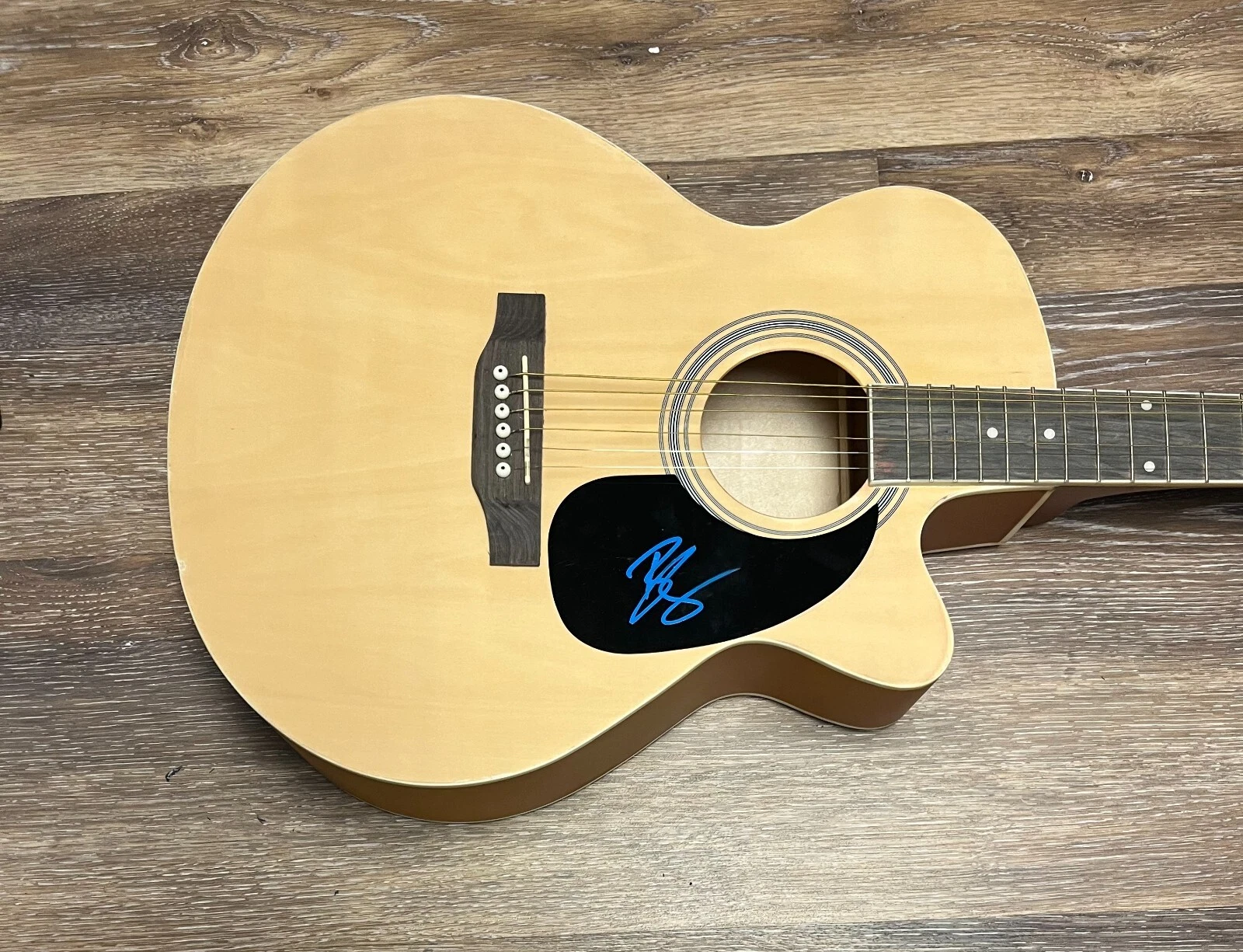 * BRETT ELDREDGE * signed acoustic guitar * DRUNK ON YOUR LOVE *