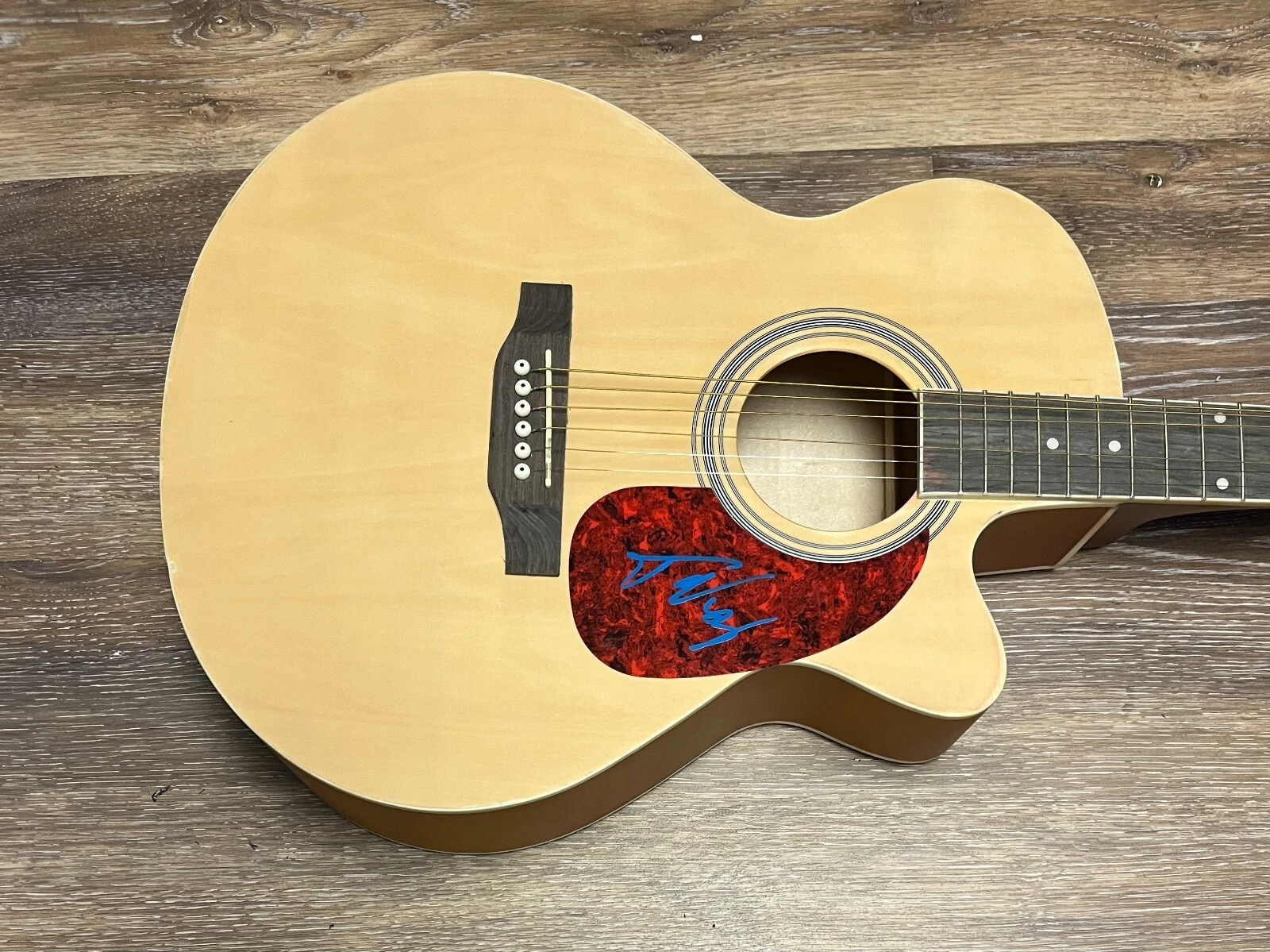 * TANNER USREY * signed acoustic guitar * BEAUTIFUL LIES *