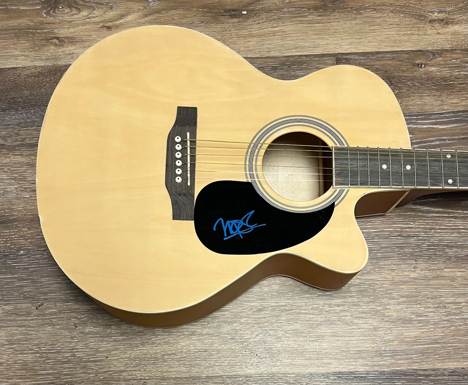 * MICHELLE BRANCH * signed acoustic guitar * EVERYWHERE * ARE YOU HAPPY NOW ? *