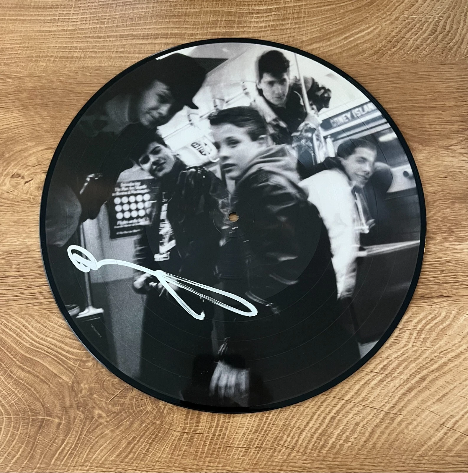 * DONNIE WAHLBERG * signed picture disc * NEW KIDS ON THE BLOCK * HANGIN' TOUGH