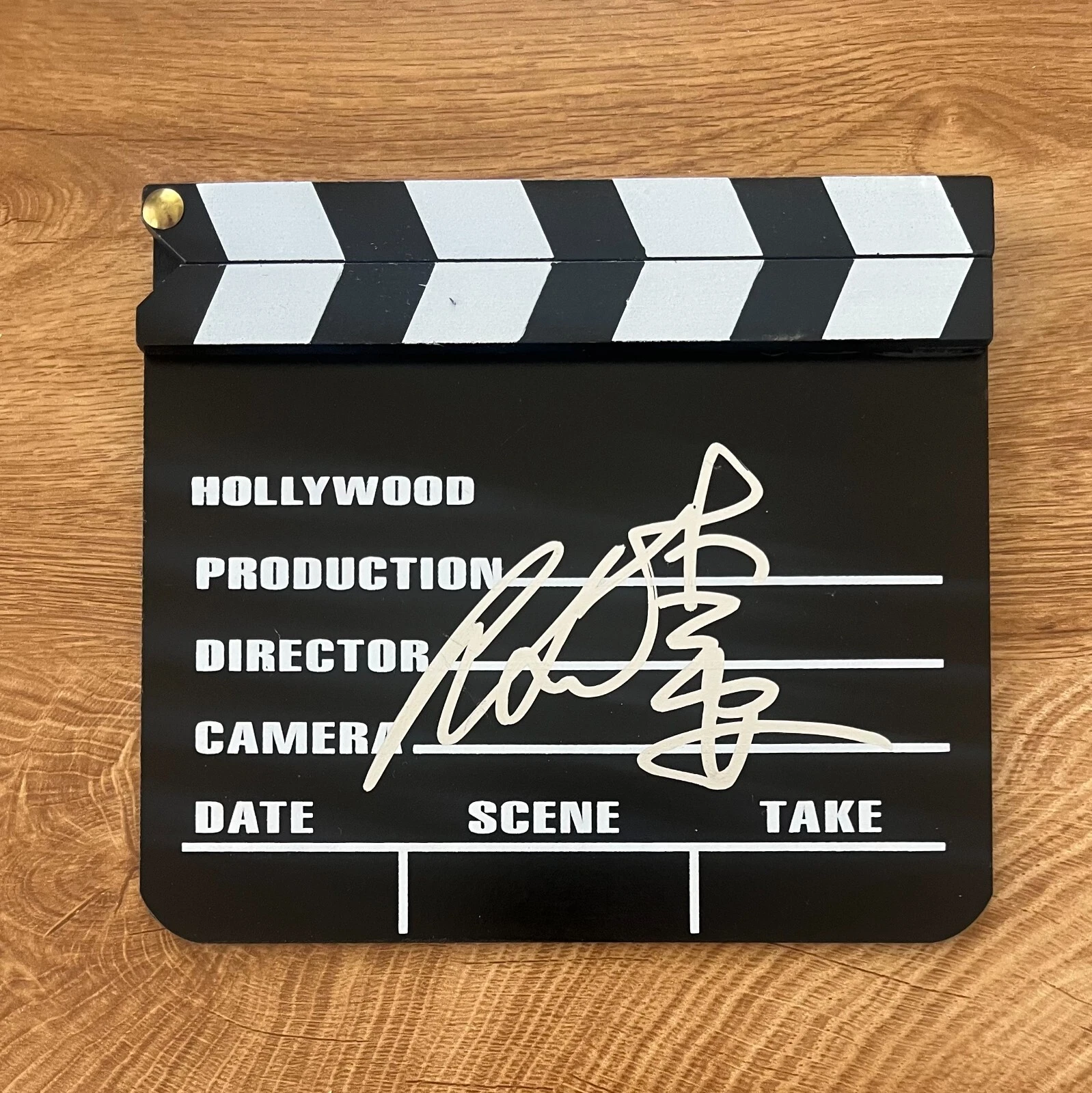* ANG LEE * SIGNED DIRECTOR CLAPBOARD * HULK * COLLECTIBLE MEMORABILIA