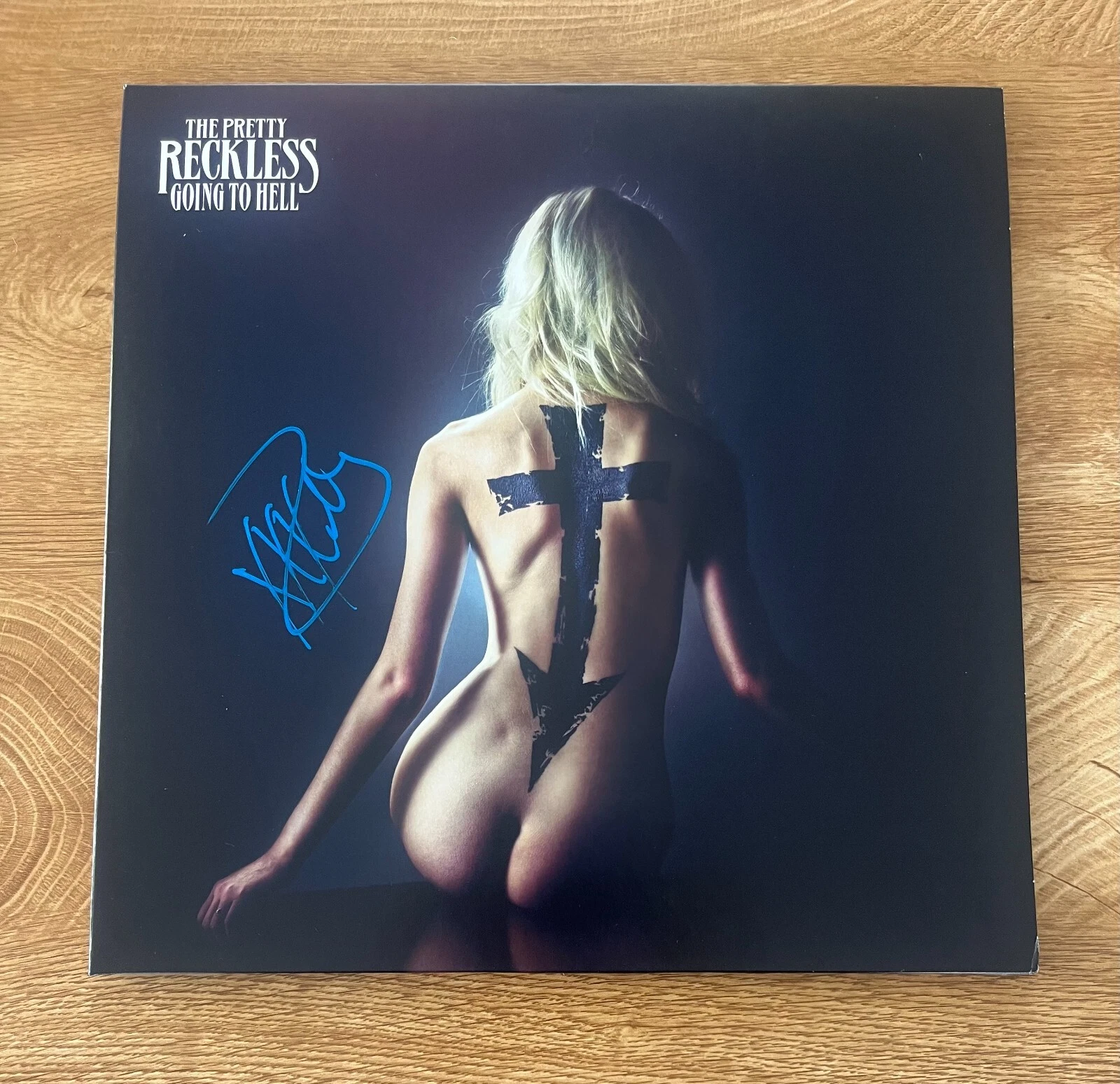 * TAYLOR MOMSEN * signed vinyl album * THE PRETTY RECKLESS * GOING TO HELL *
