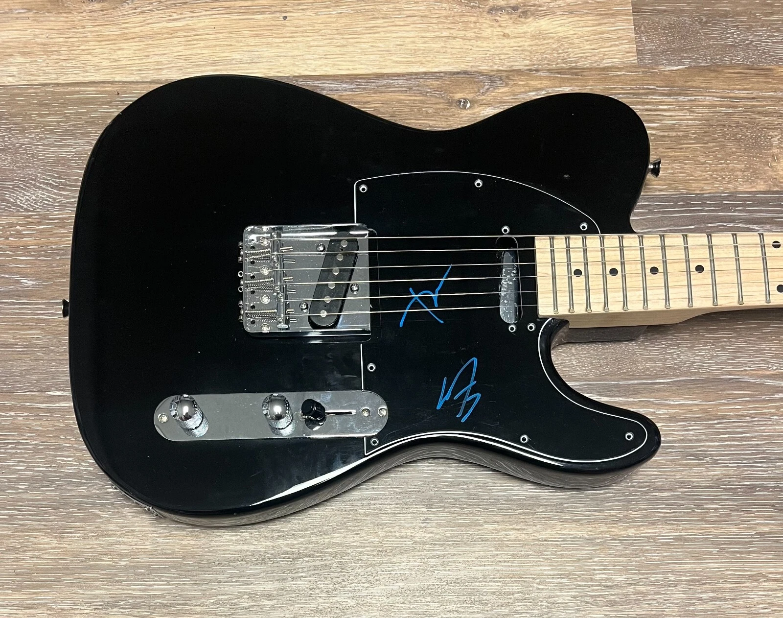* THE WAR AND TREATY * signed electric guitar * MICHAEL TROTTE & TONYA TROTTER *