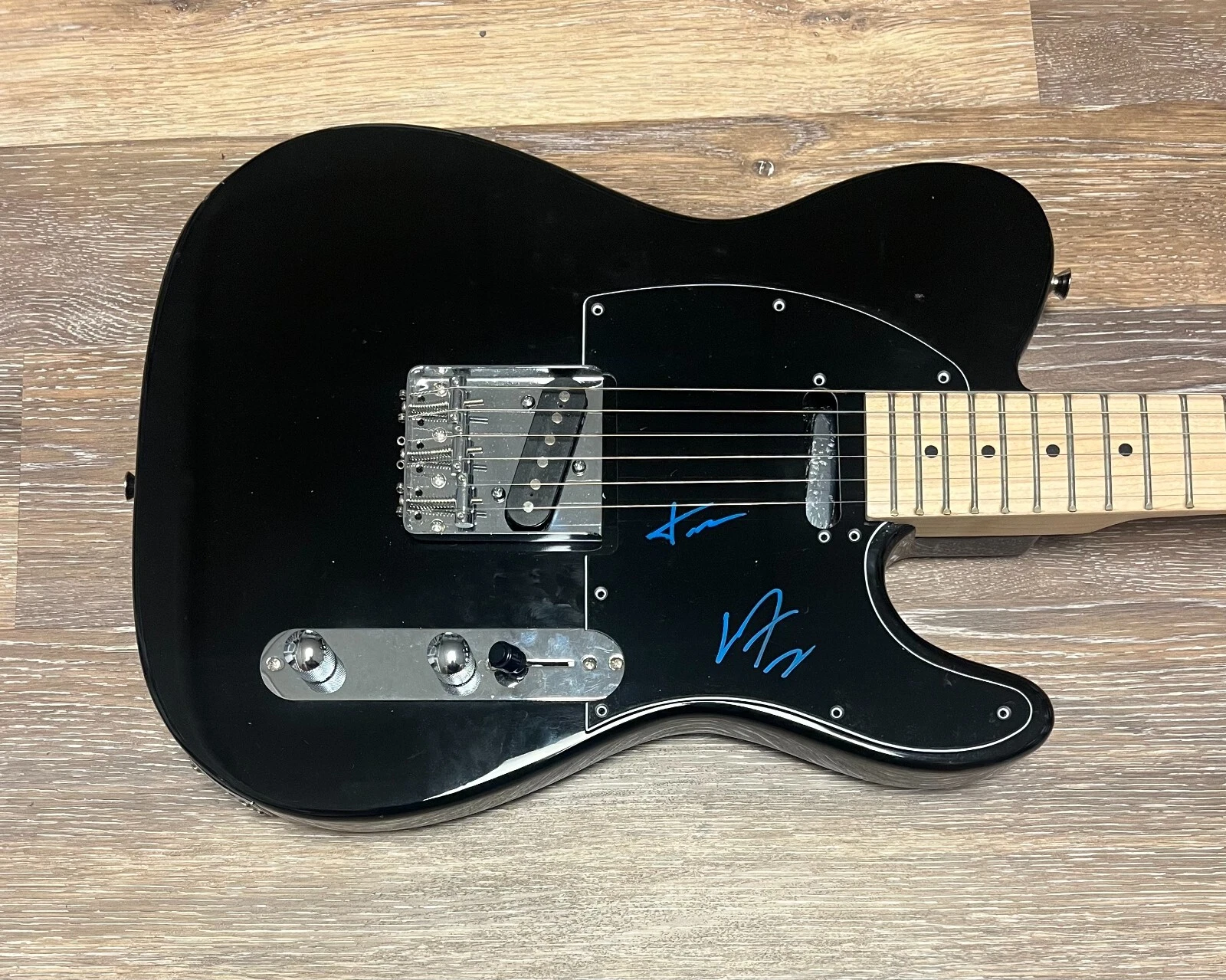 * THE WAR AND TREATY * signed electric guitar * MICHAEL TROTTE & TONYA TROTTER *