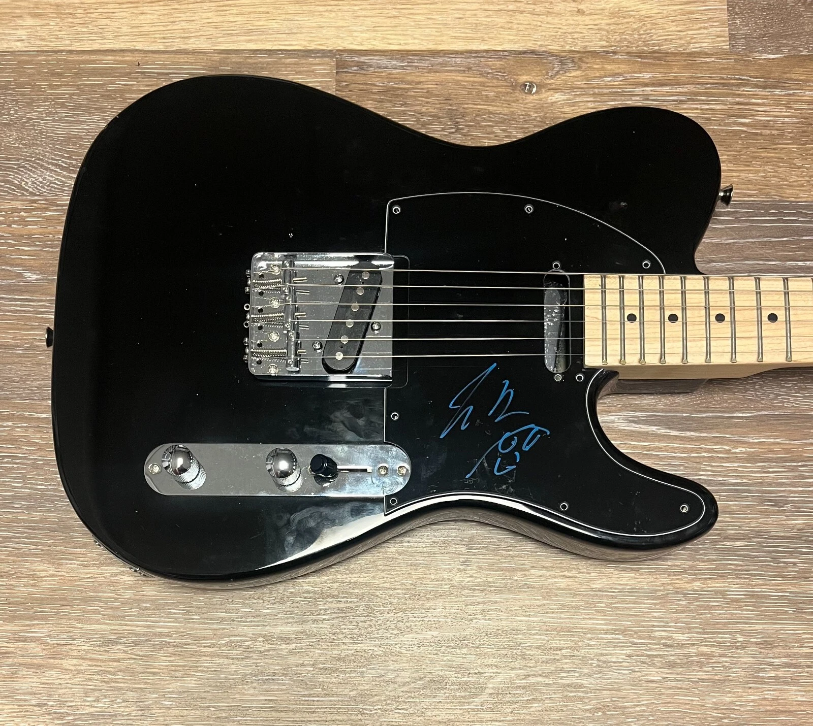 * JON AUER * signed electric guitar * THE POSIES *