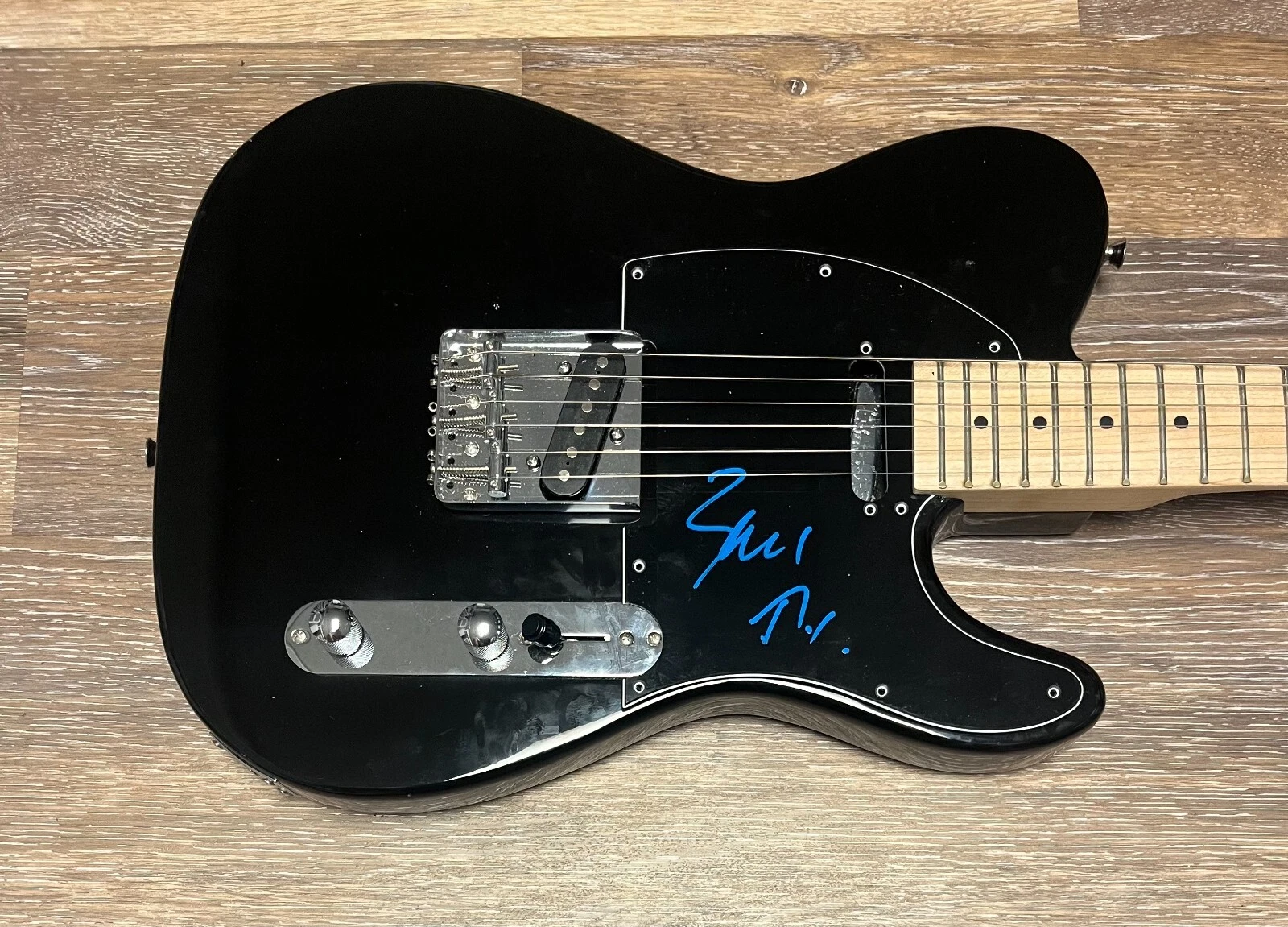 * SAN HOLO * signed electric guitar * SANDER VAN DIJCK * DJ *