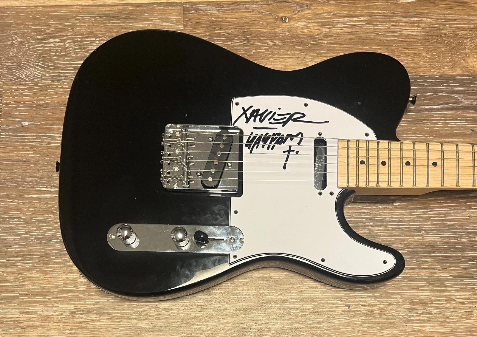 * JUSTICE * signed electric guitar * GASPARD AUGE & XAVIER DE ROSNAY *