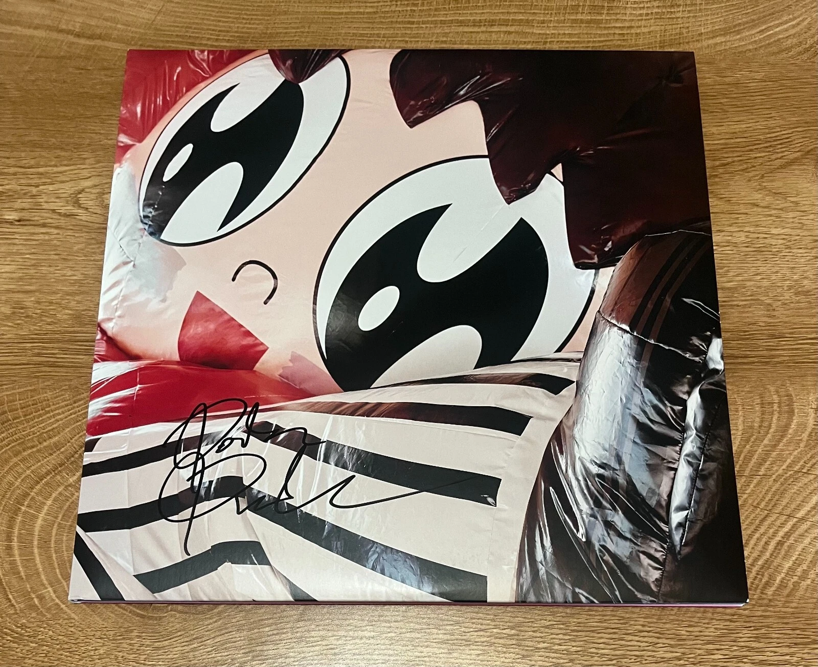 * PORTER ROBINSON * signed vinyl album * SMILE! :D *