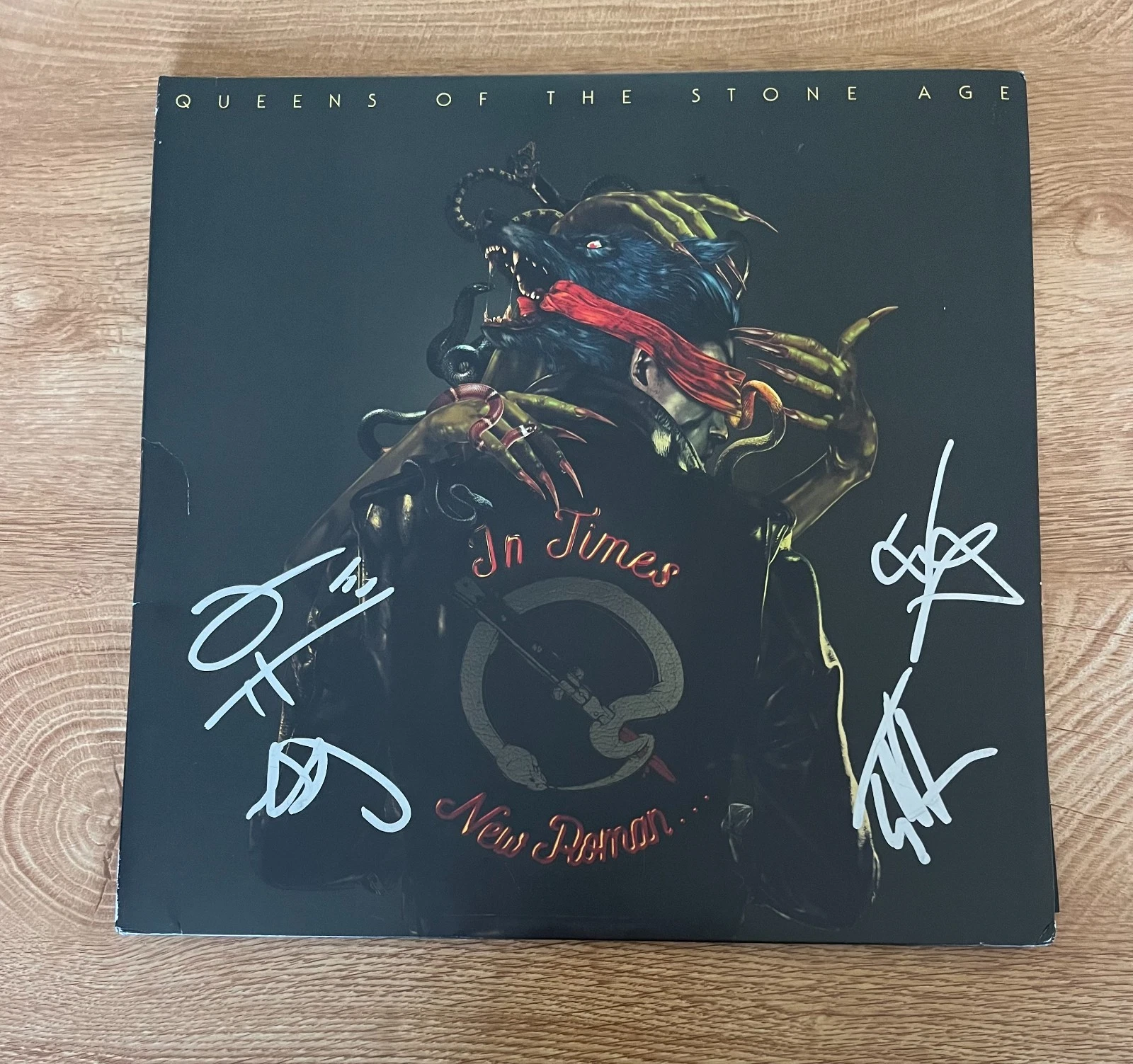 * QUEENS OF THE STONE AGE * signed vinyl album * IN TIMES NEW ROMAN * JOSH HOMME