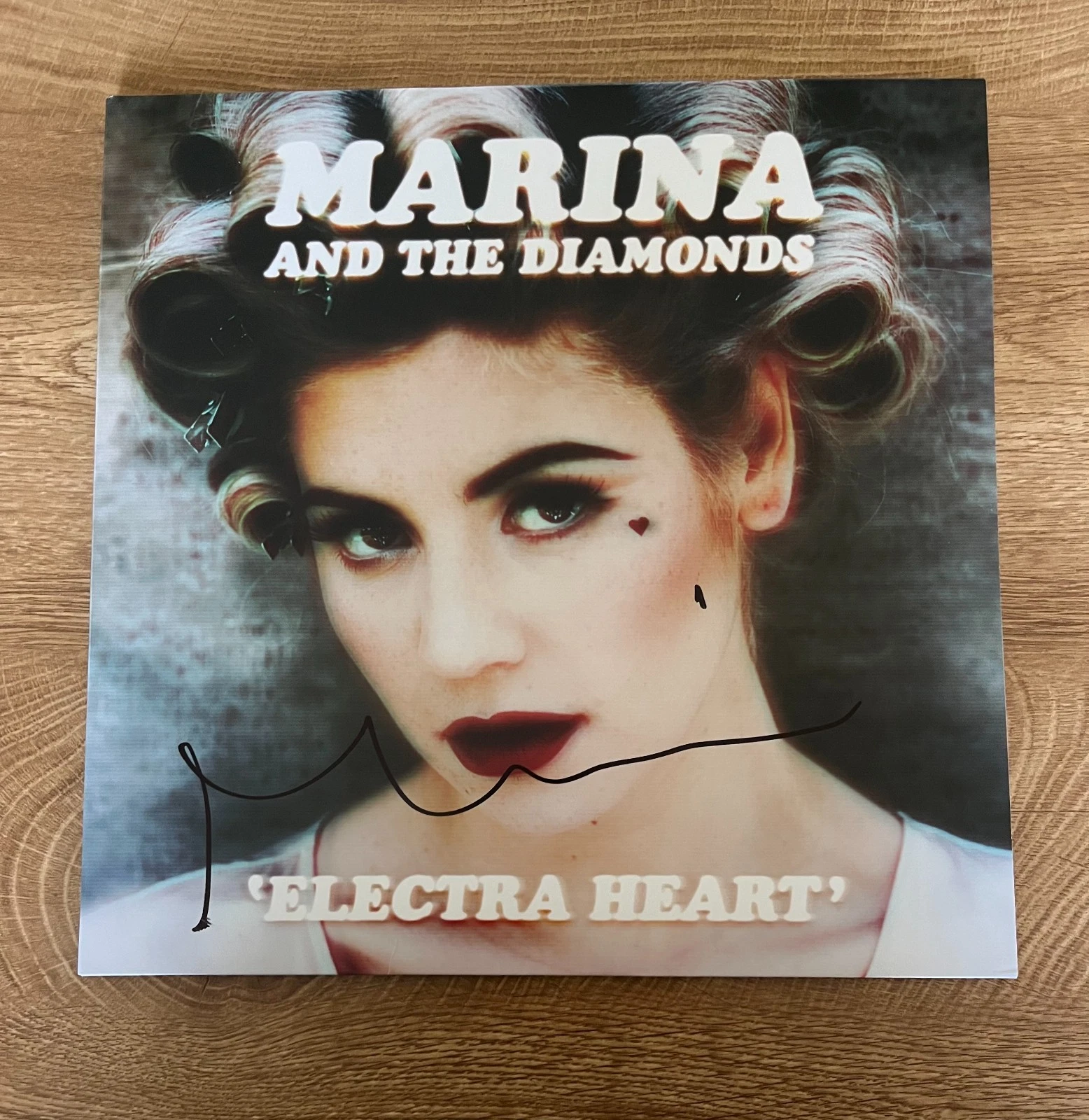 * MARINA DIAMANDIS * signed album * MARINA & THE DIAMONDS  * ELECTRA HEART *