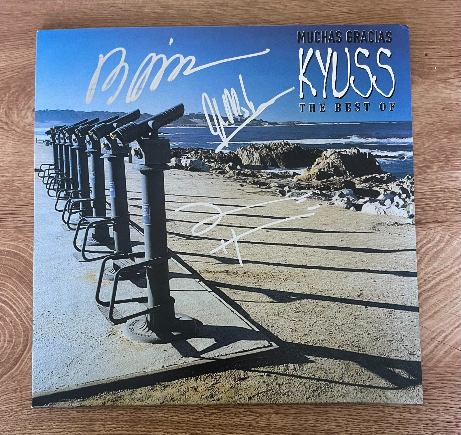 * KYUSS * signed album * MUCHAS GRACIS BEST OF * JOSH HOMME, JOHN GARCIA & BRANT