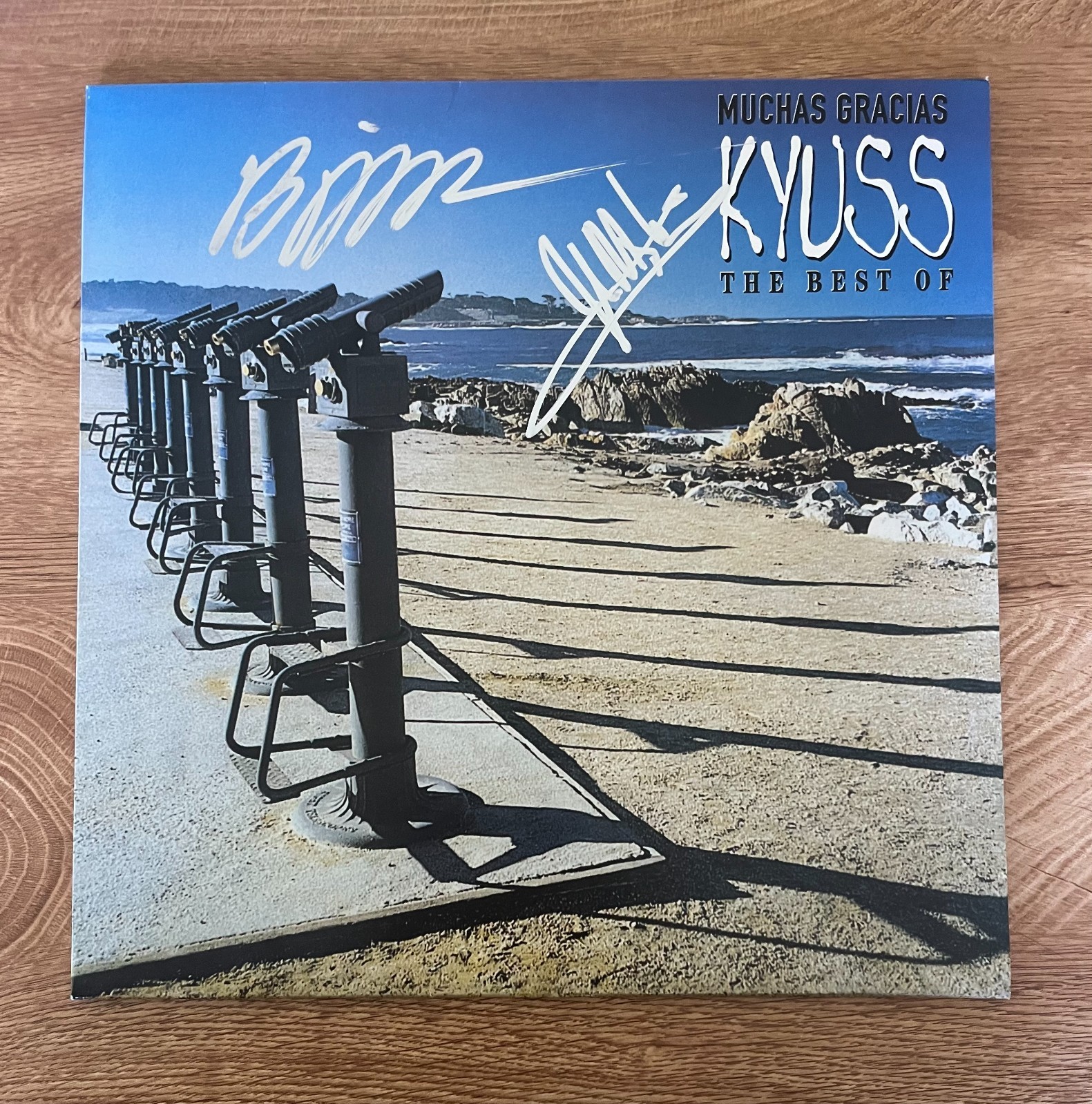 * KYUSS * signed album * MUCHAS GRACIAS BEST OF * JOHN GARCIA & BRANT BJORK *