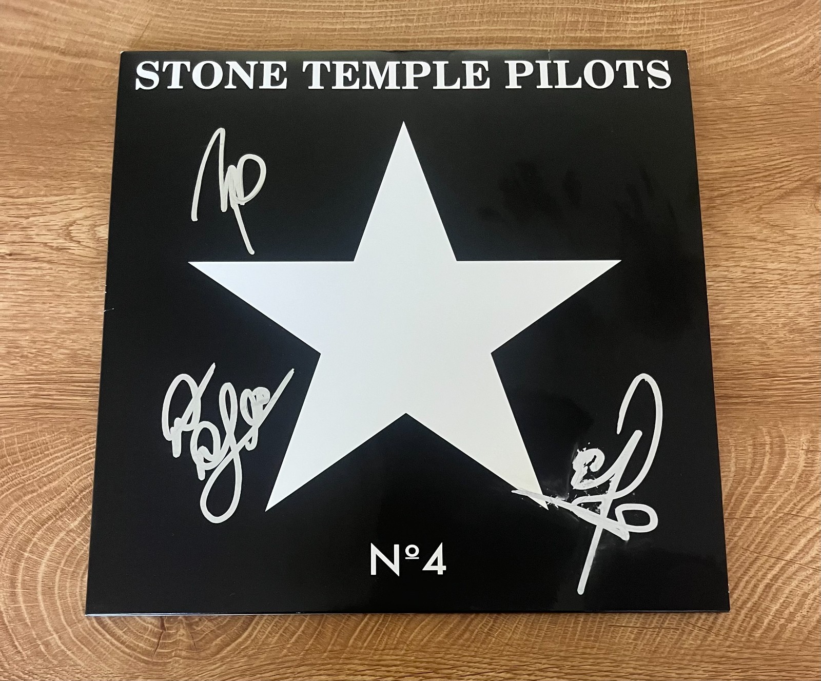 * STONE TEMPLE PILOTS * signed album * NO. 4 * ROBERT, DEAN & ERIC *