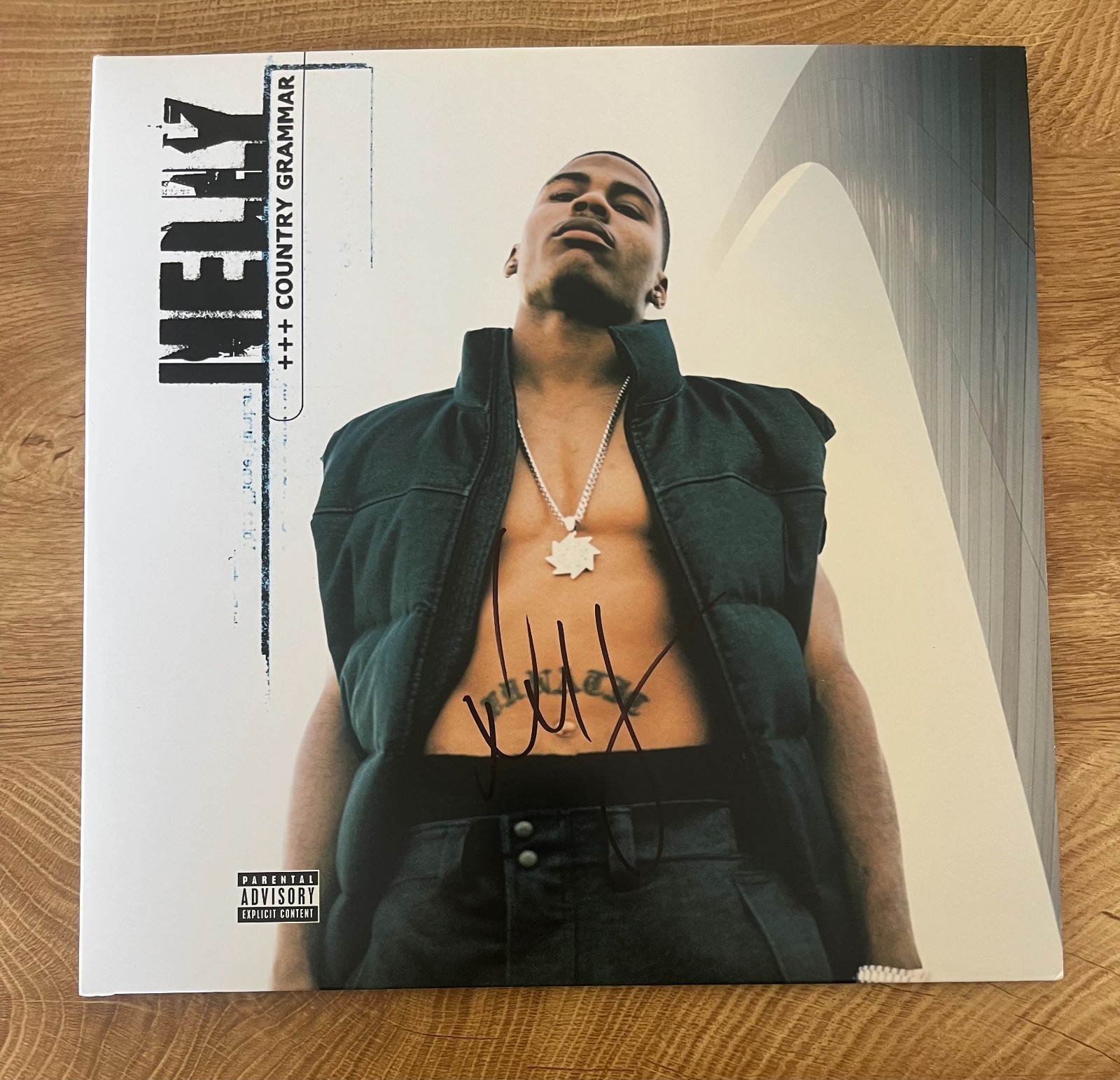 * NELLY * signed vinyl album * COUNTRY GRAMMER *