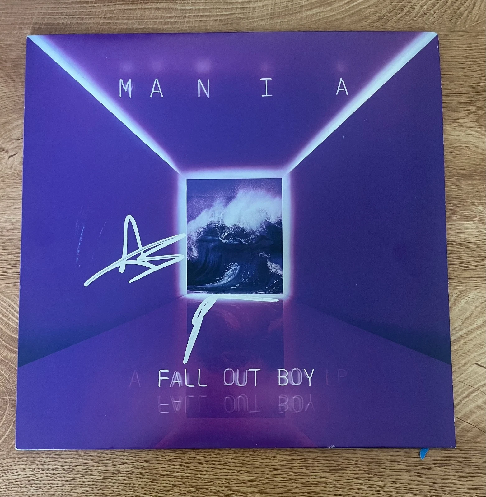 * FALL OUT BOY * signed album * MANIA * PATRICK STUMP & ANDY HURLEY *