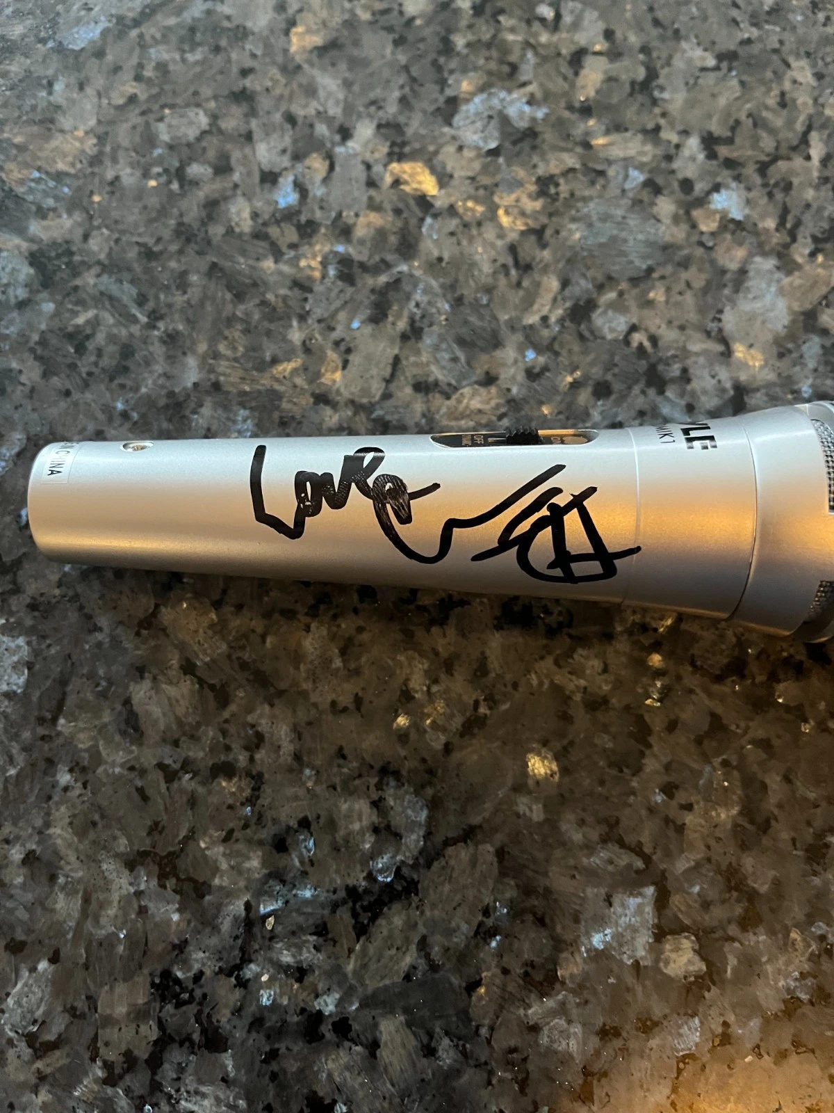 * COMMON * signed microphone * BE *