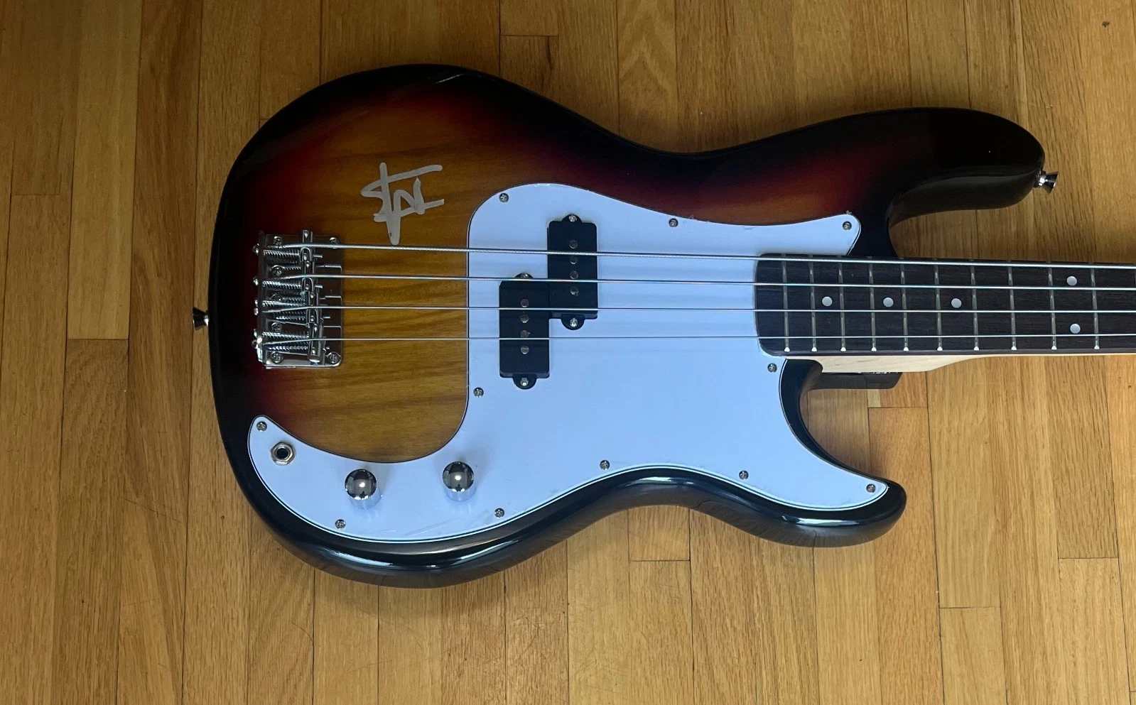 * ERIC WILSON * signed bass guitar * SUBLIME *