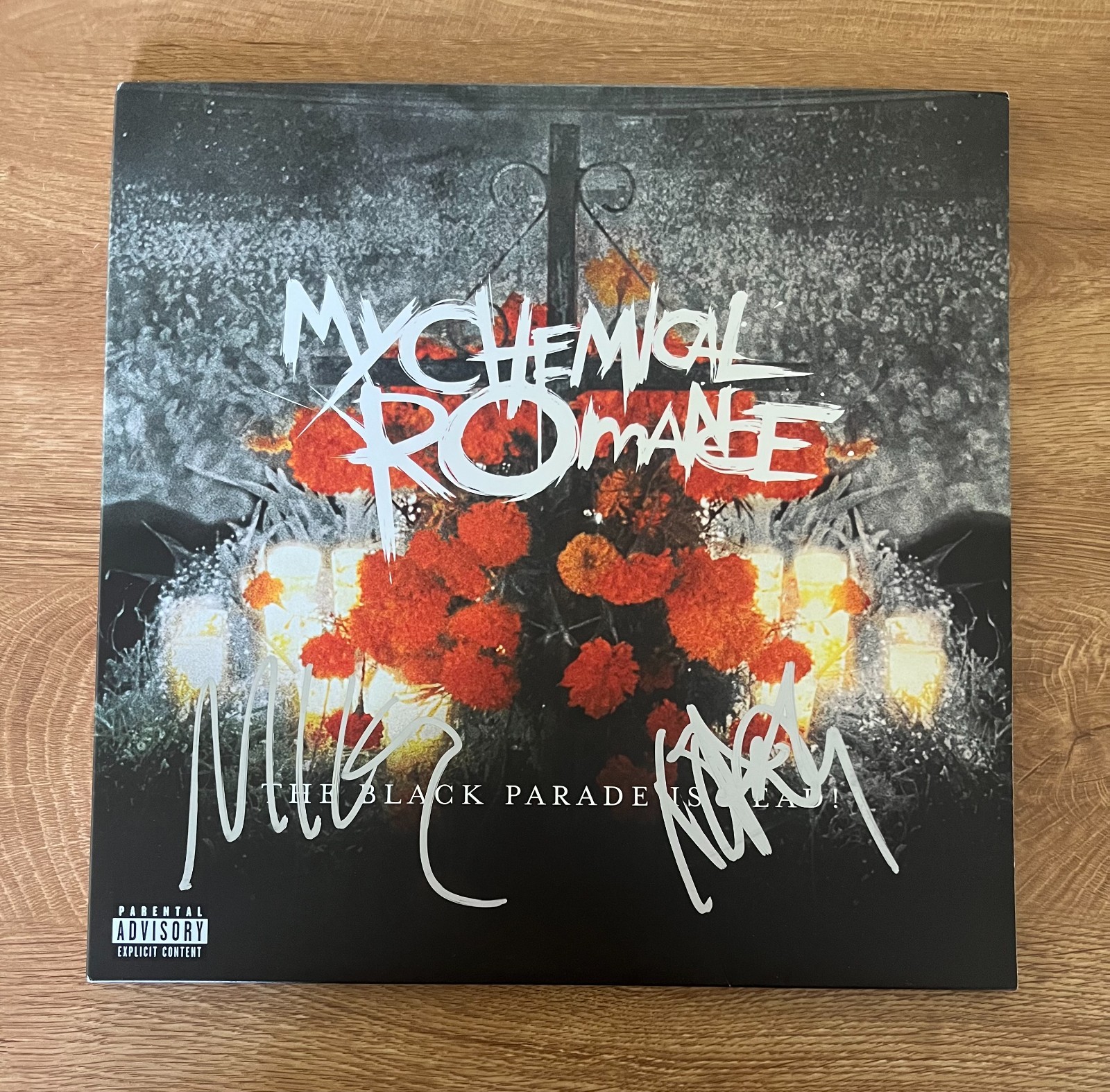 * MY CHEMICAL ROMANCE * signed album * BLACK PARADE * FRANK IERO & MIKEY WAY *
