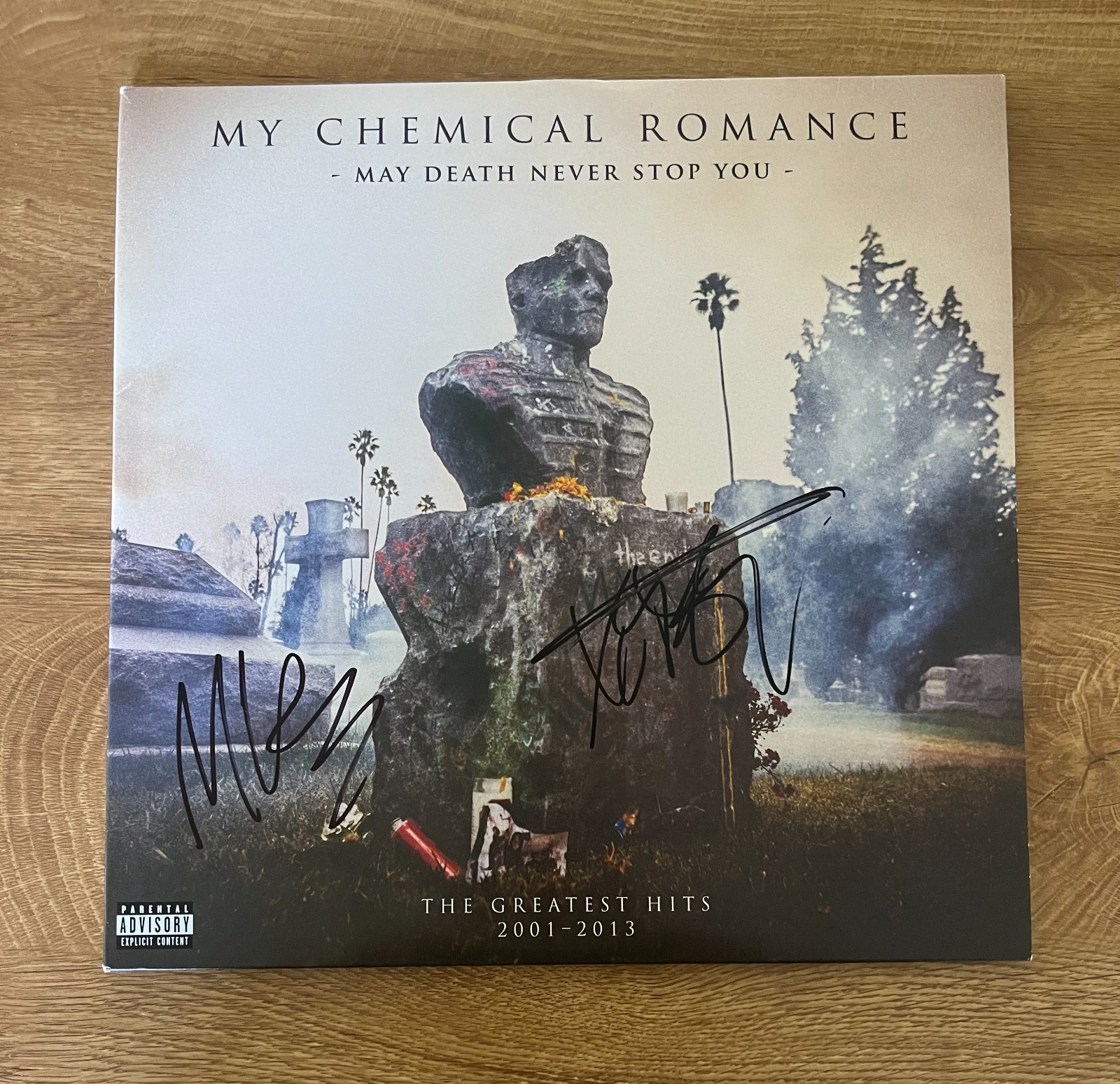 * MY CHEMICAL ROMANCE * signed album * MAY DEATH NEVER * FRANK IERO & MIKEY WAY