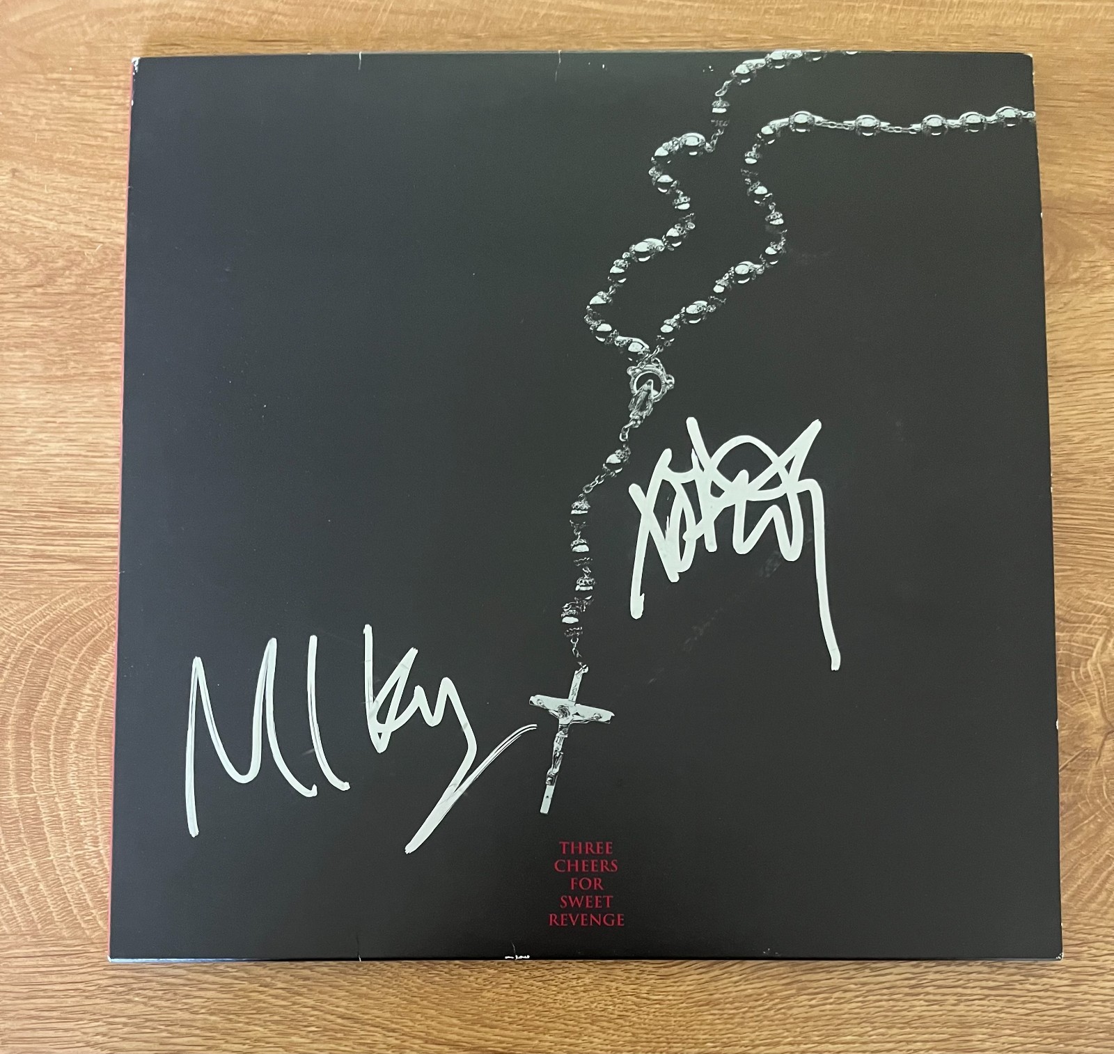 * MY CHEMICAL ROMANCE * signed album * THREE CHEERS * FRANK IERO & MIKEY WAY *