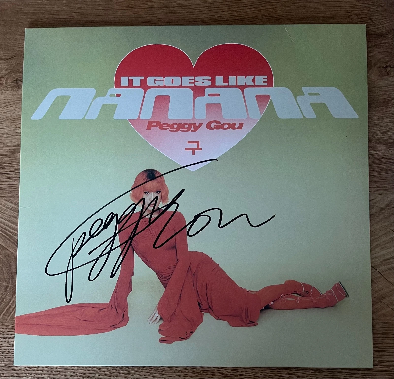 * PEGGY GOU * signed vinyl album * IT GOES LIKE NANANA *