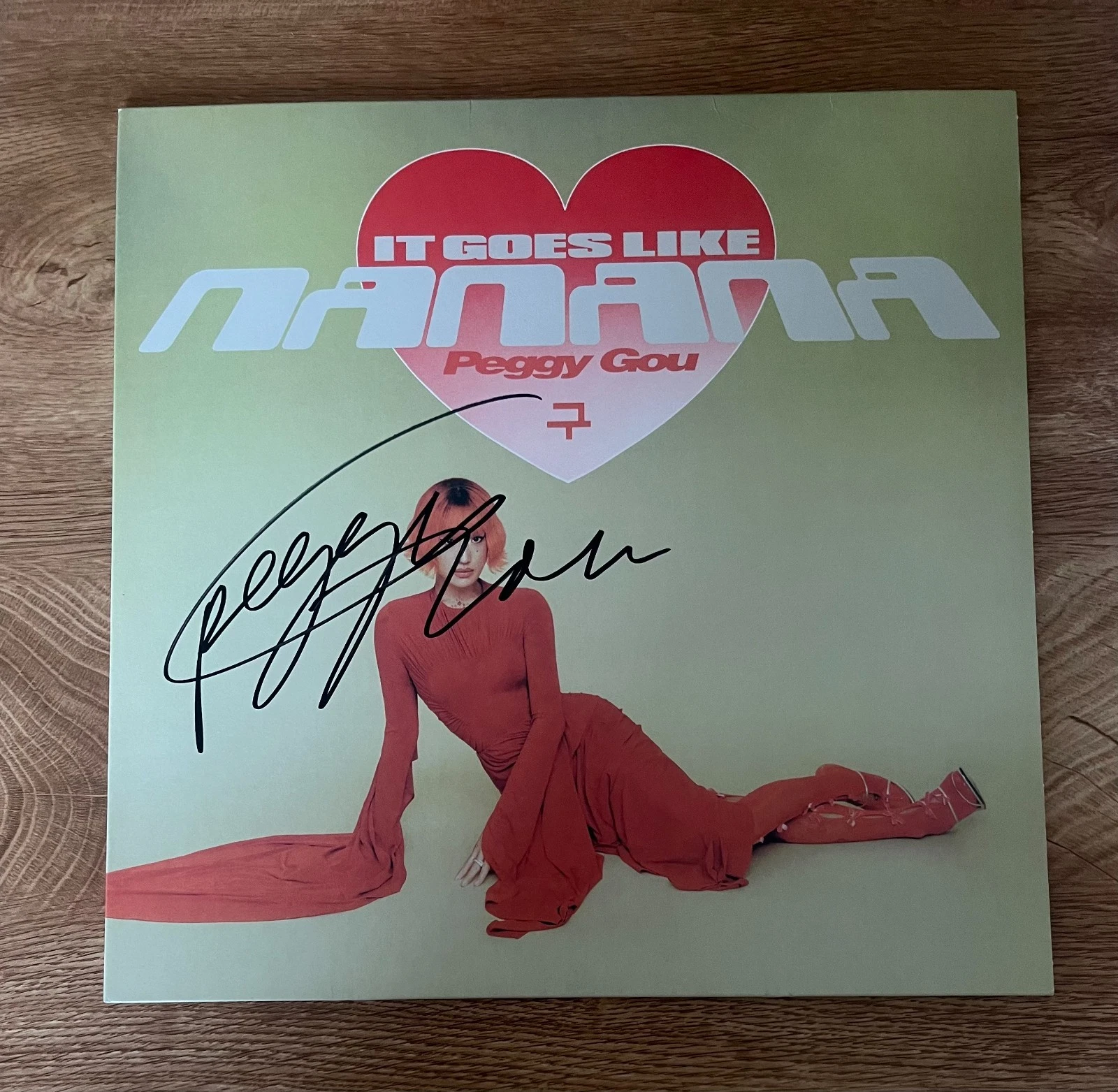 * PEGGY GOU * signed vinyl album * IT GOES LIKE NANANA *
