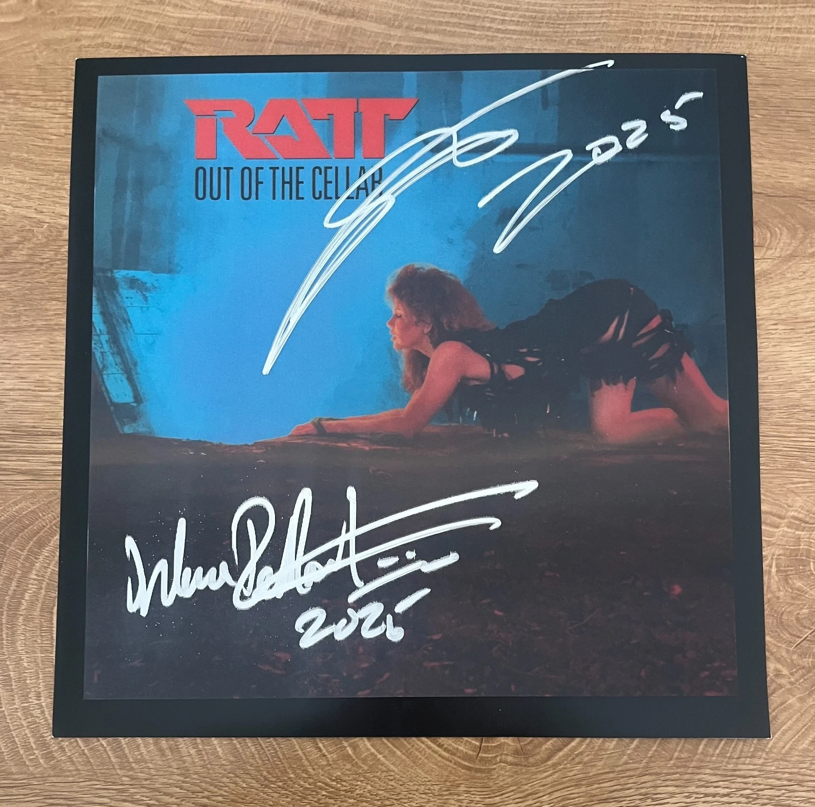 * RATT * signed album insert * OUT OF THE CELLAR * STEPHEN PEARCY & WARREN * COA