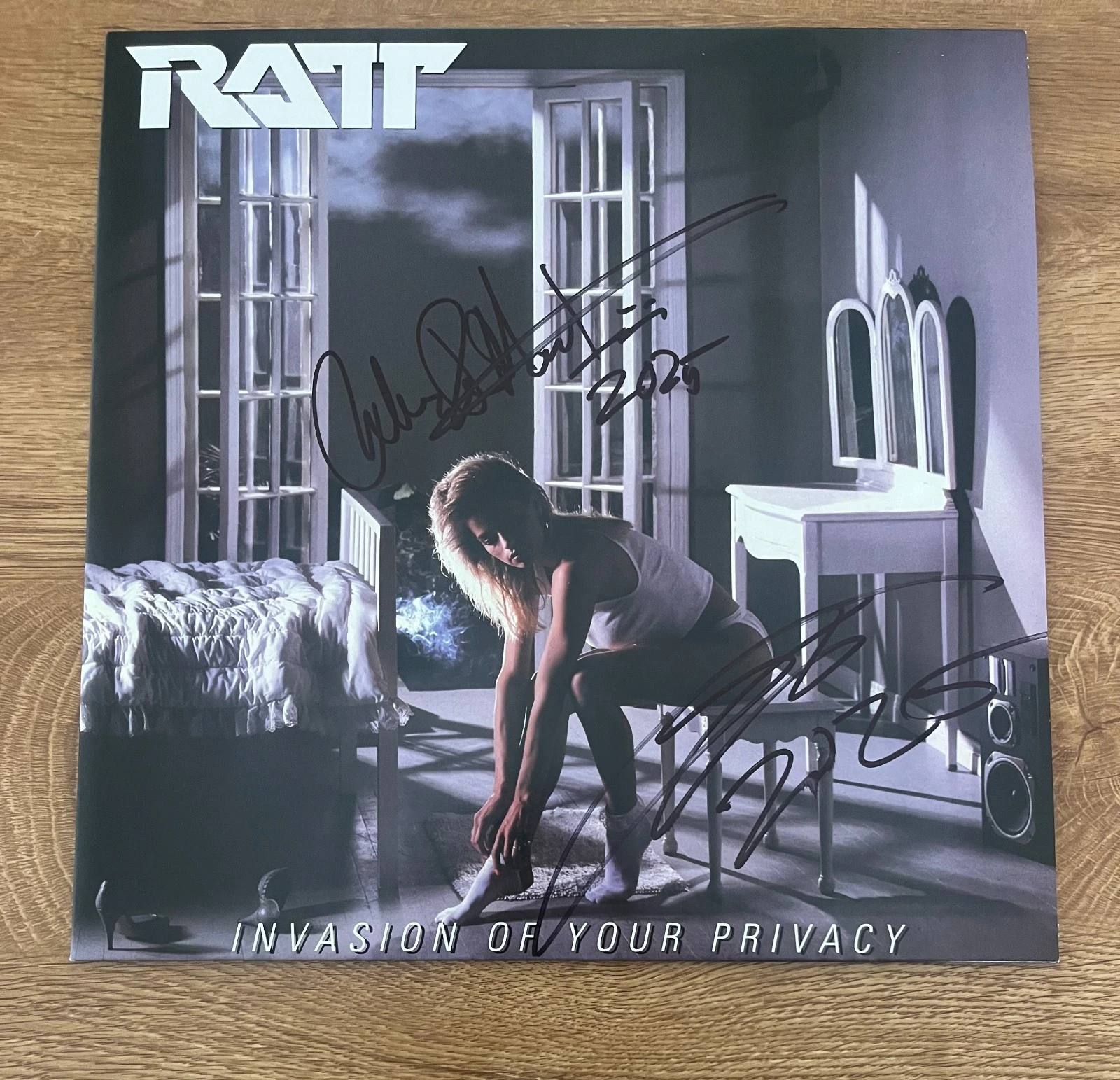 * RATT * signed album * INVASION OF YOUR PRIVACY * STEPHEN PEARCY & WARREN * COA