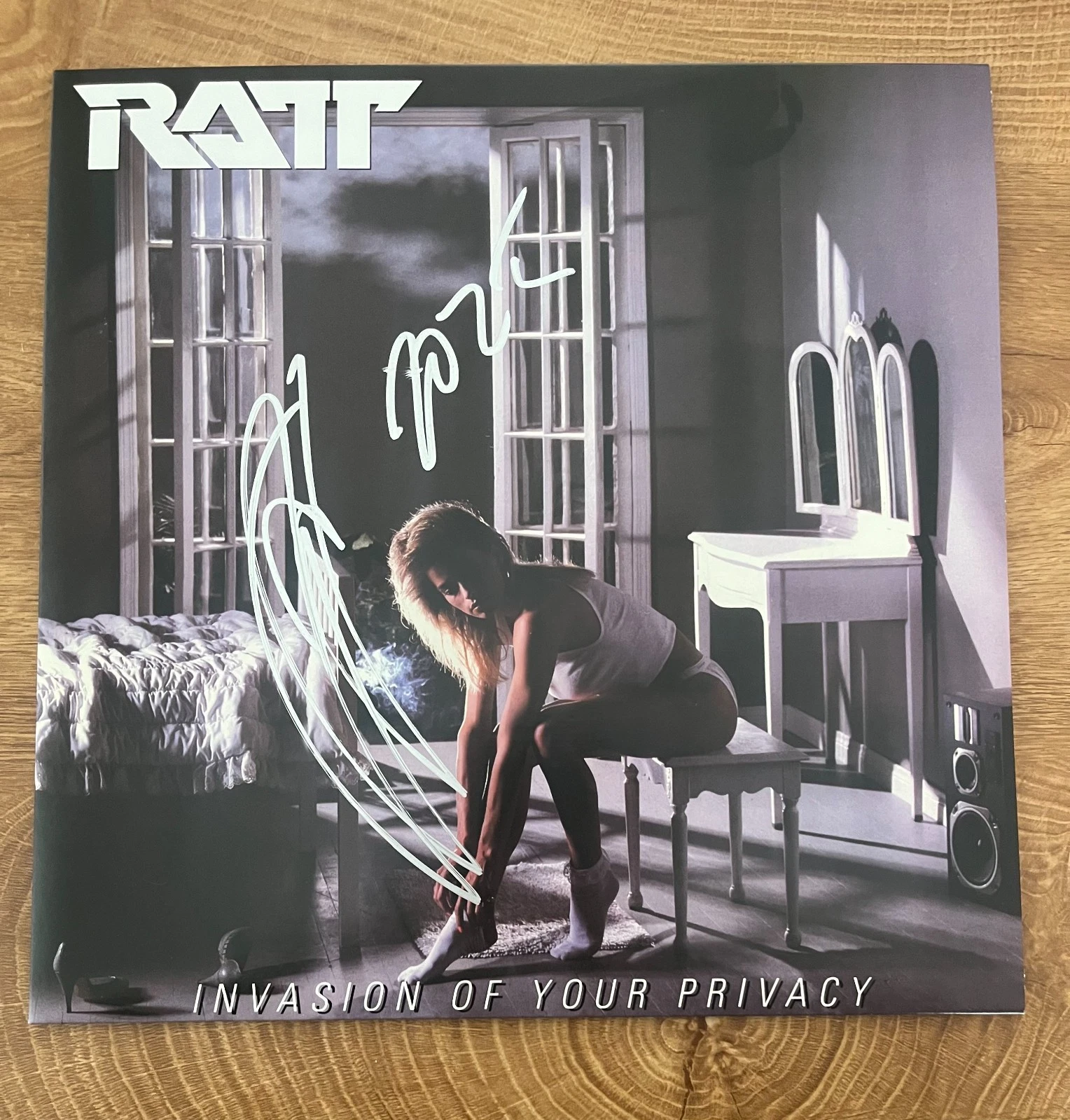 * RATT * signed album * INVASION OF YOUR PRIVACY * STEPHEN PEARCY * * COA