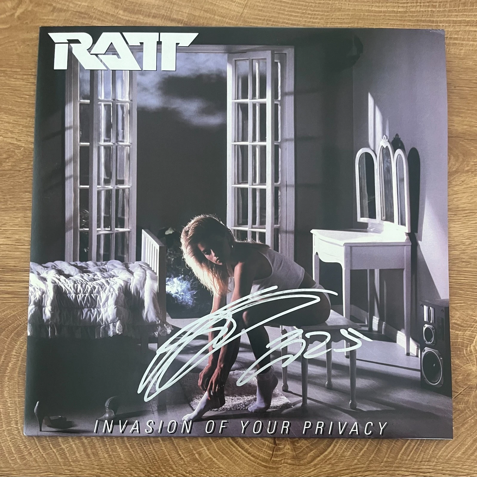 * RATT * signed album * INVASION OF YOUR PRIVACY * STEPHEN PEARCY * * COA