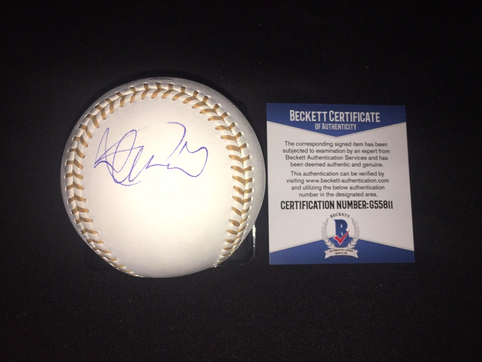 Ichiro Suzuki Signed Official Gold Glove Baseball Seattle Mariners Beckett #4